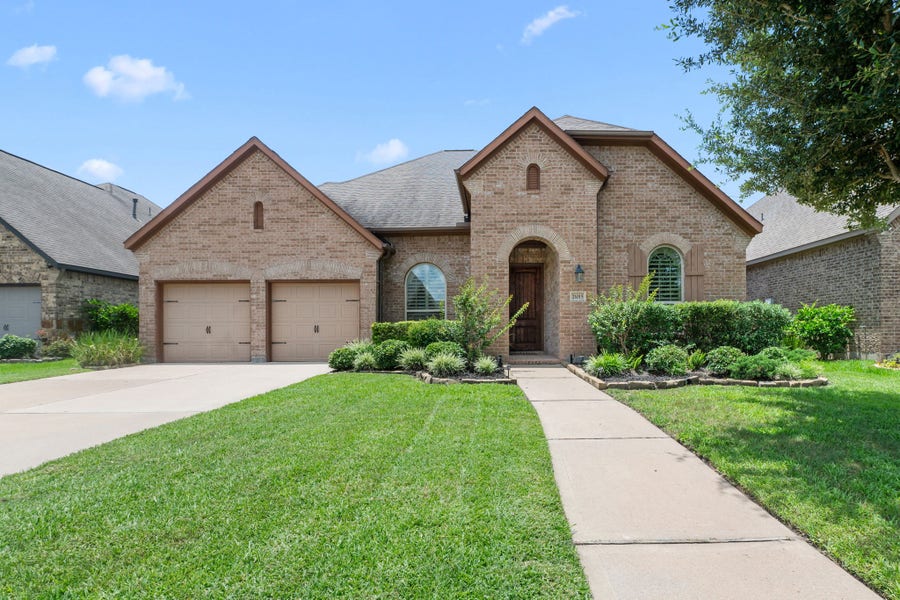Property photo for 21015 Brunson Falls Drive, Richmond, TX