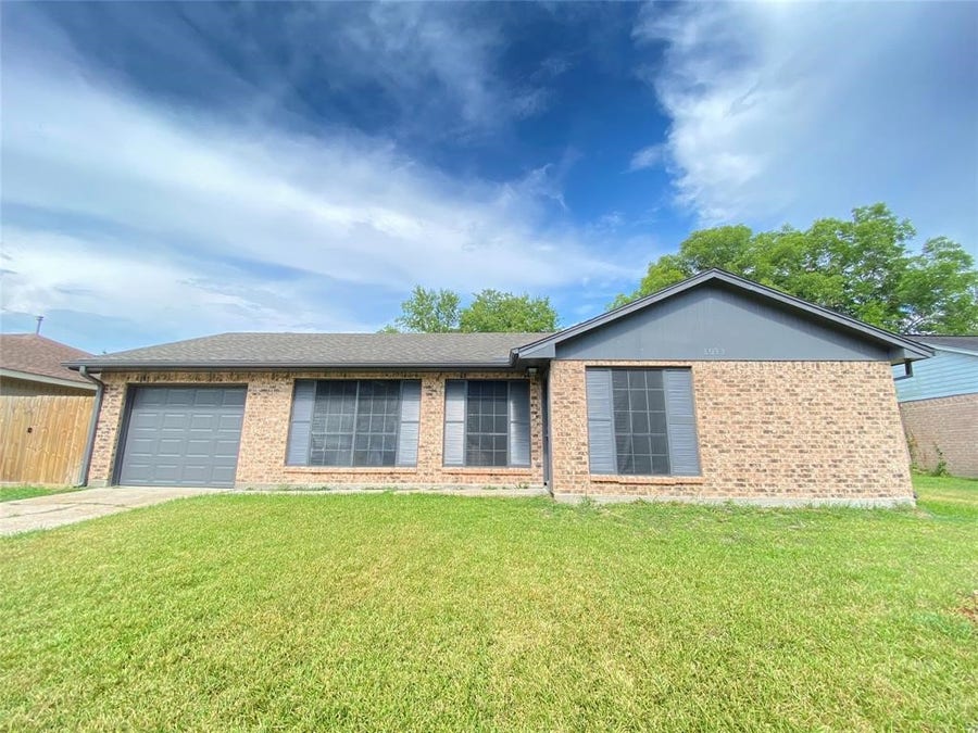 Property photo for 1011 Melford Avenue, Pearland, TX
