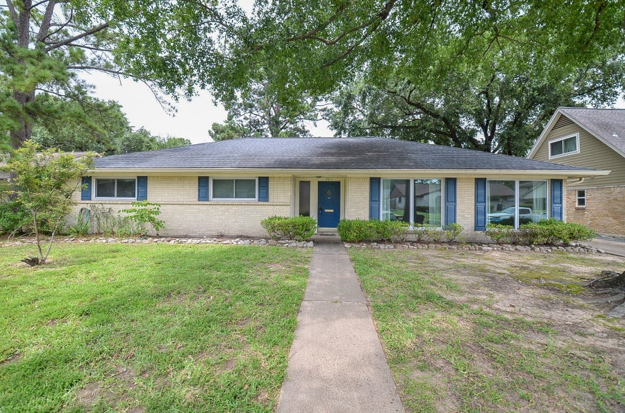 Property photo for 4611 Chantilly Circle, Houston, TX