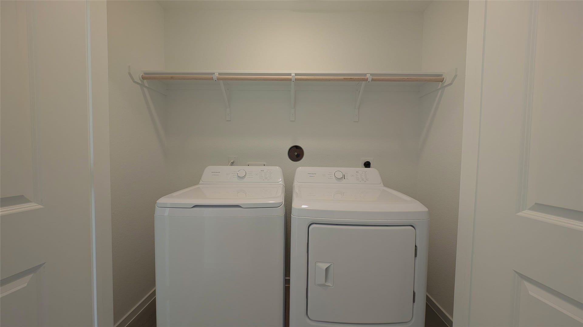 21510 Colonial Meadow Creek Trail, Waller, TX 77484 Laundry area