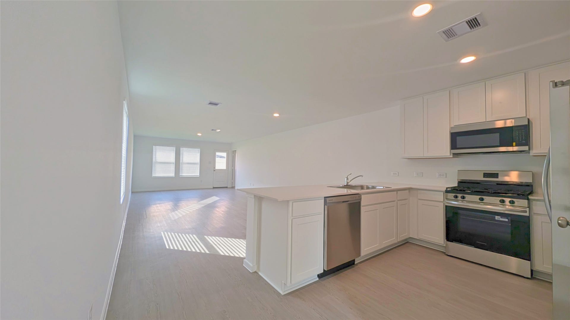 21510 Colonial Meadow Creek Trail, Waller, TX 77484 Kitchen open to living area