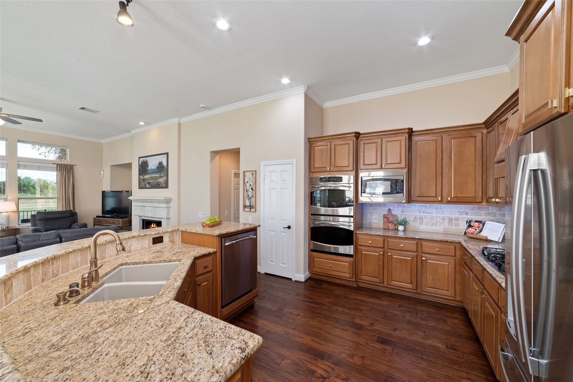 9234 E Canyon Lake Springs Drive, Cypress, TX 77433 You will not lack counter space here! The open kitchen perfect for gatherings and entertaining.