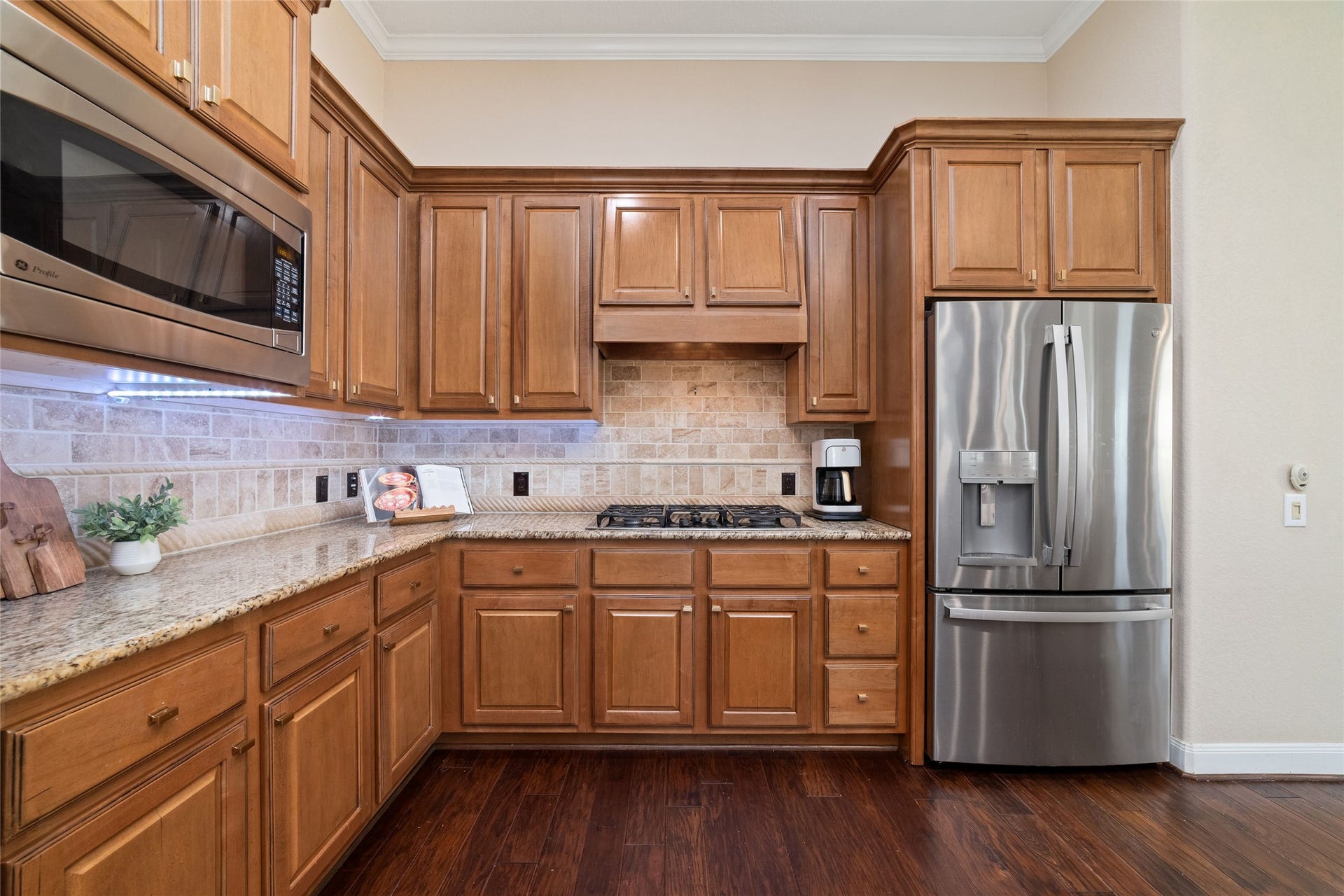 9234 E Canyon Lake Springs Drive, Cypress, TX 77433 Granite countertops, stainless steel appliances, and beautiful backsplash.