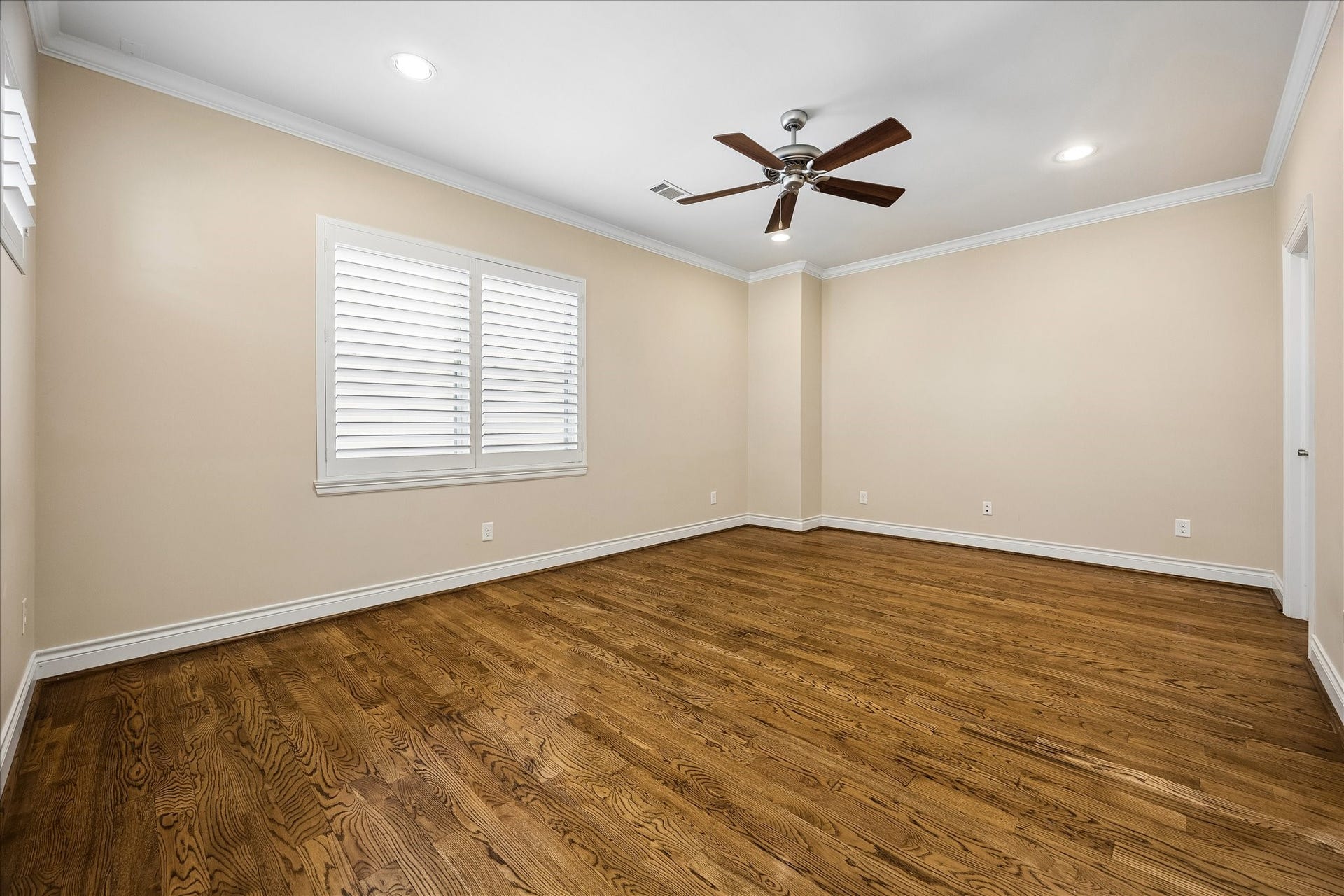 Secondary bedroom