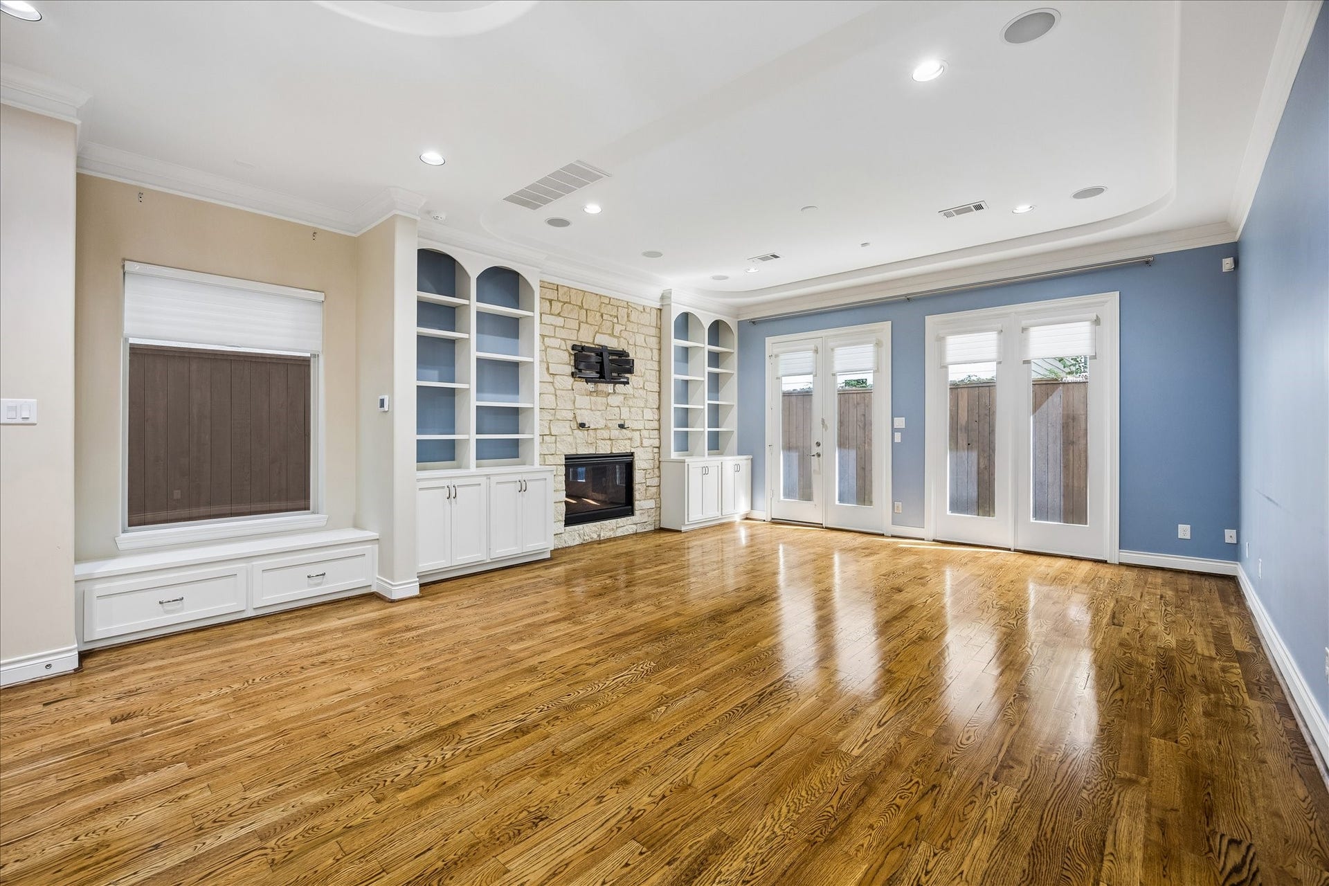 Spacious family room