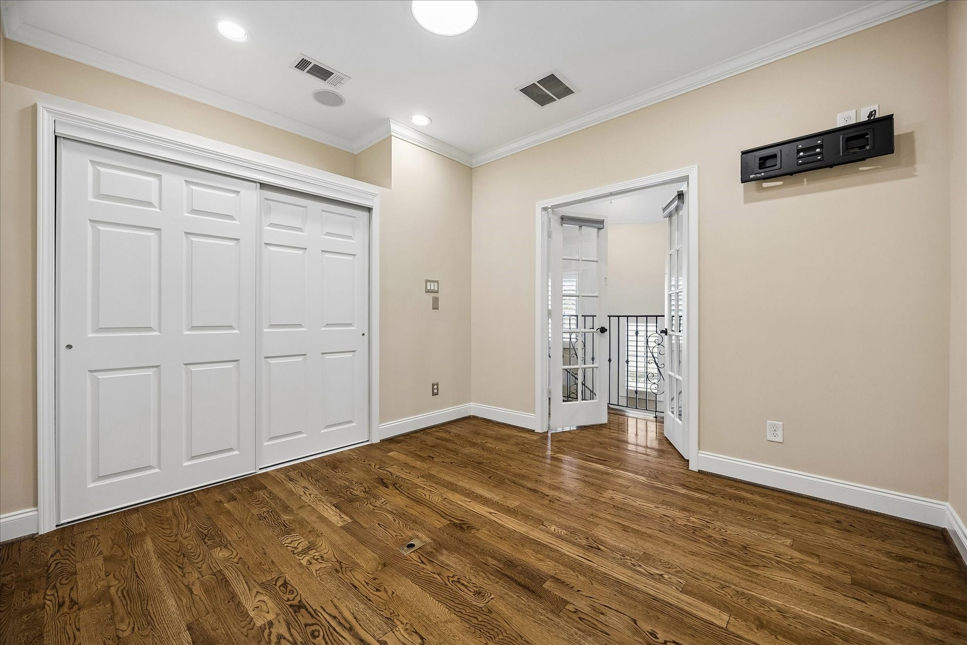 Bonus room with closet (bedroom, private study, exercise room, etc.)