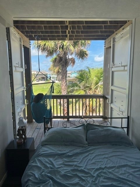 4016 Las Palmas Street, Galveston, TX 77554 bedroom opens to first level deck