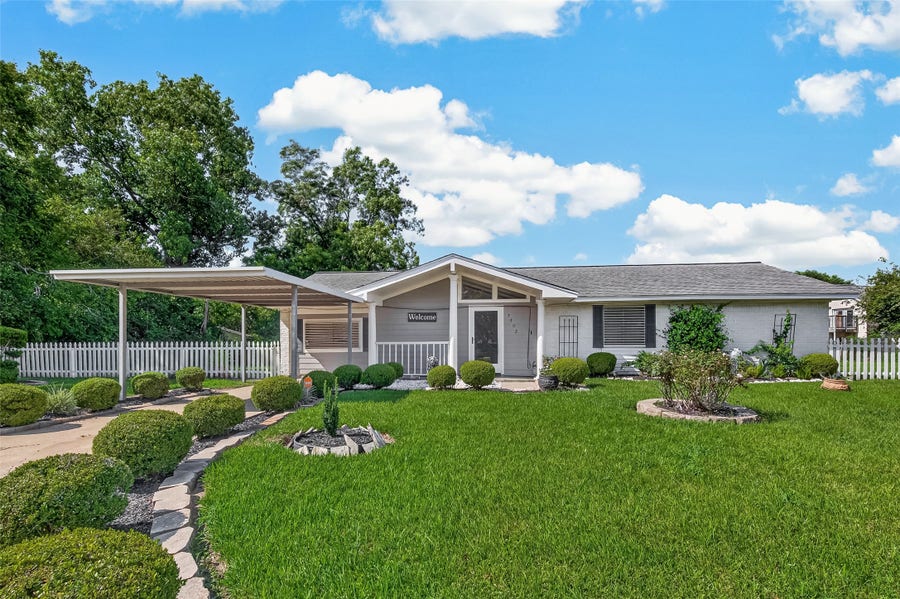 Property photo for 7502 Nightingale Circle, Texas City, TX