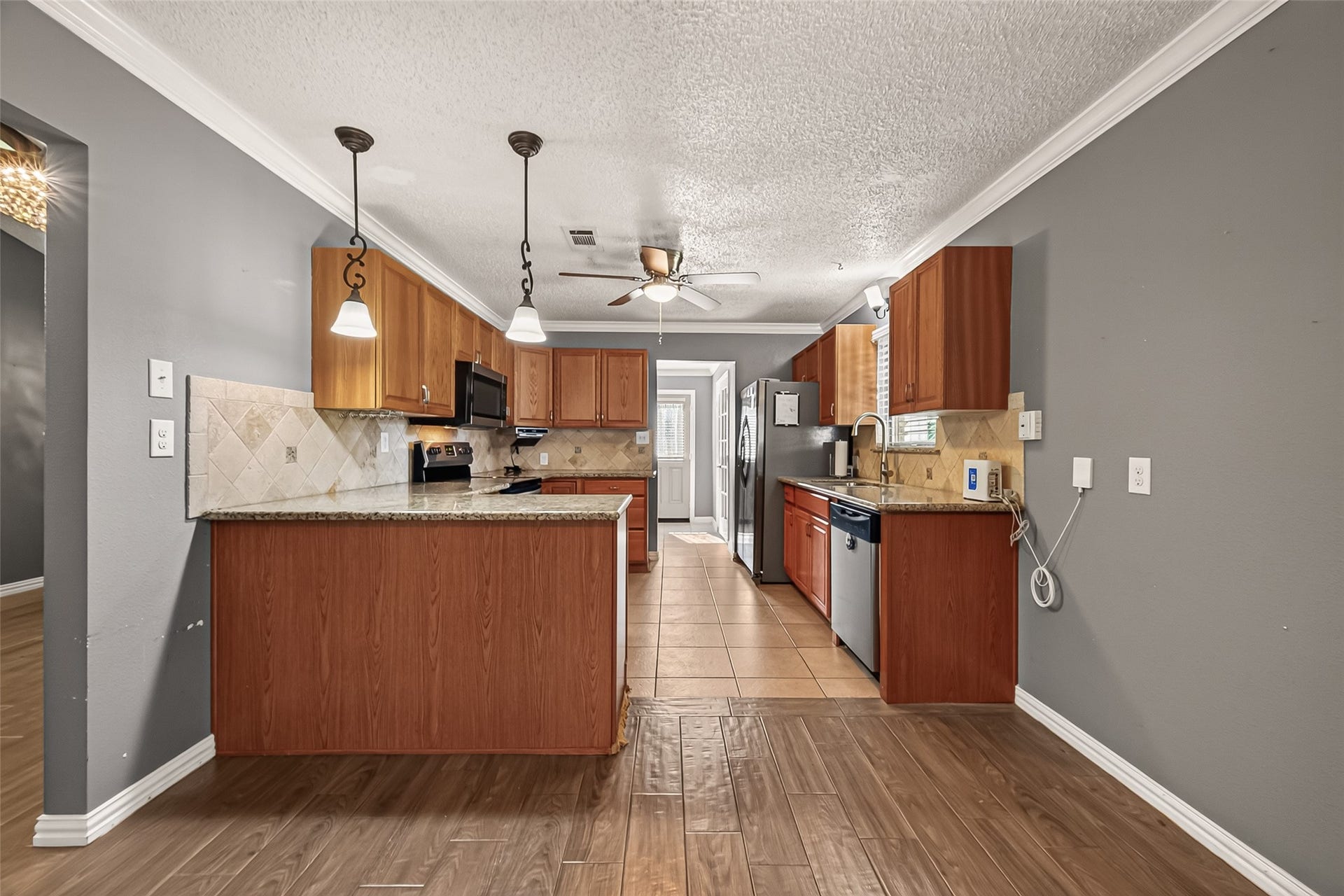 7502 Nightingale Circle, Texas City, TX 77591 Designed for both everyday living and entertaining, this kitchen offers generous counter space, ample cabinet storage, granite countertops, and a convenient breakfast bar.