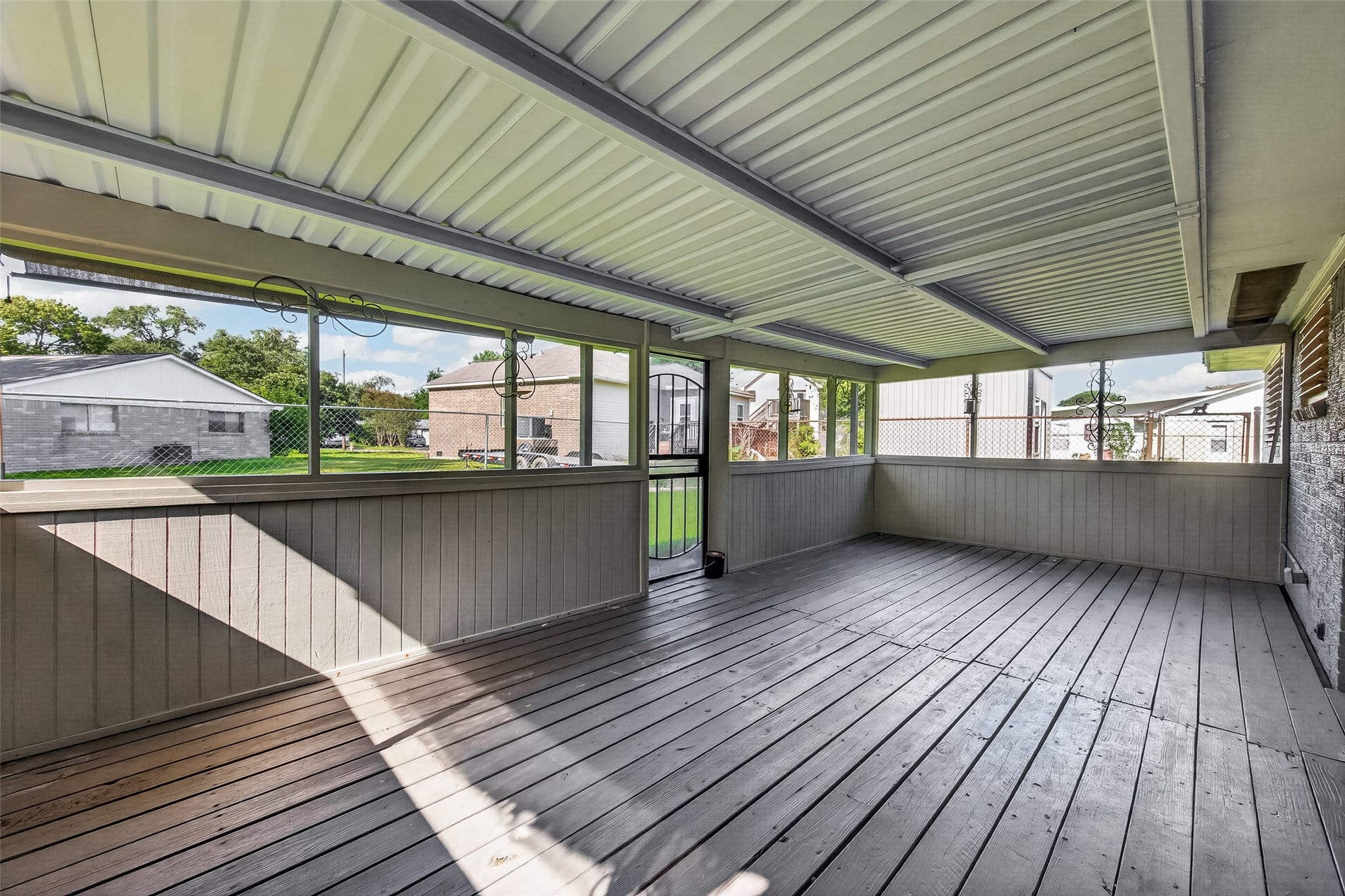 7502 Nightingale Circle, Texas City, TX 77591 Expansive covered deck offers the perfect space for outdoor entertaining and everyday relaxation.