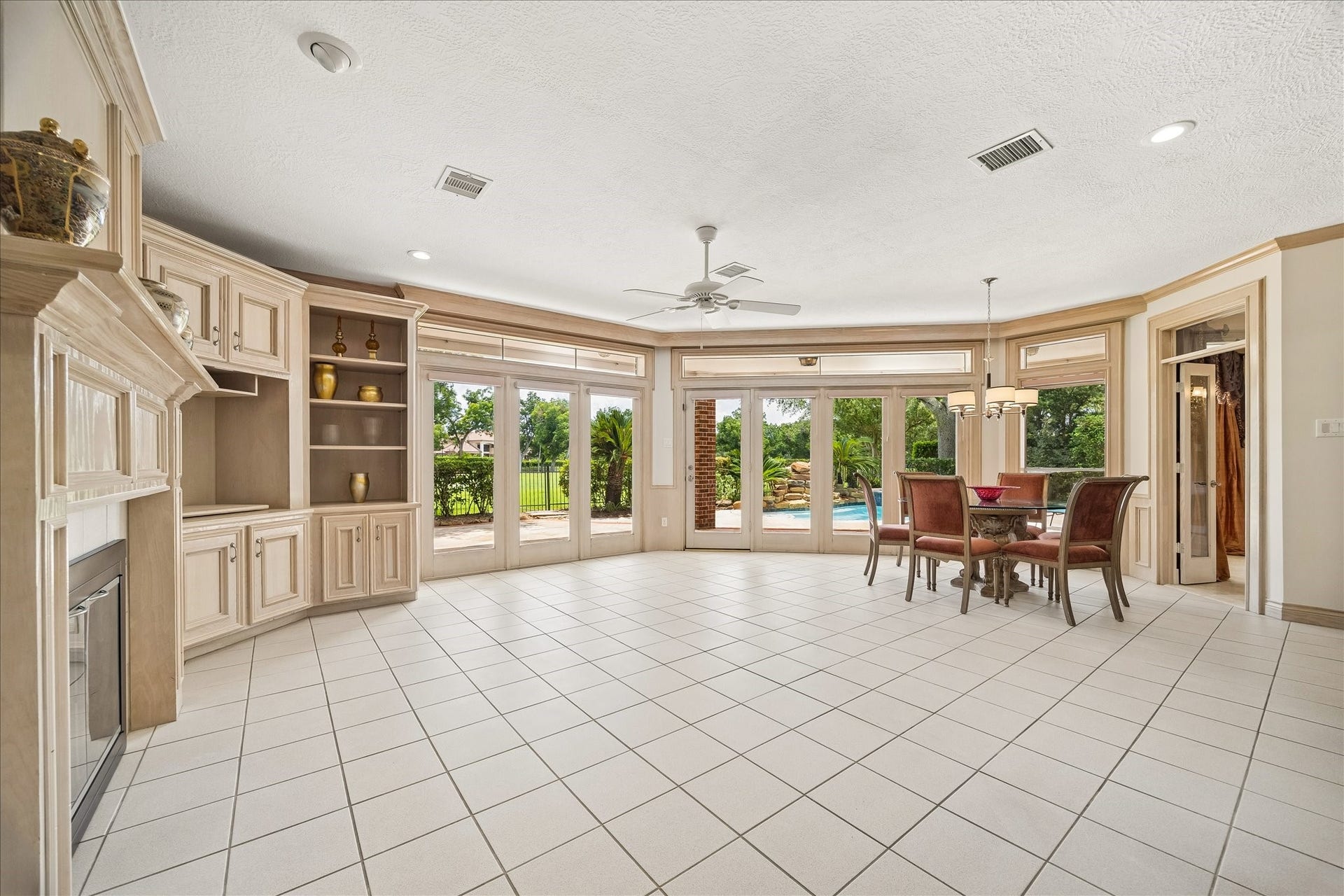3319 Oakland Drive, Sugar Land, TX 77479 3319 Oakland Drive, Sugar Land, TX 77479