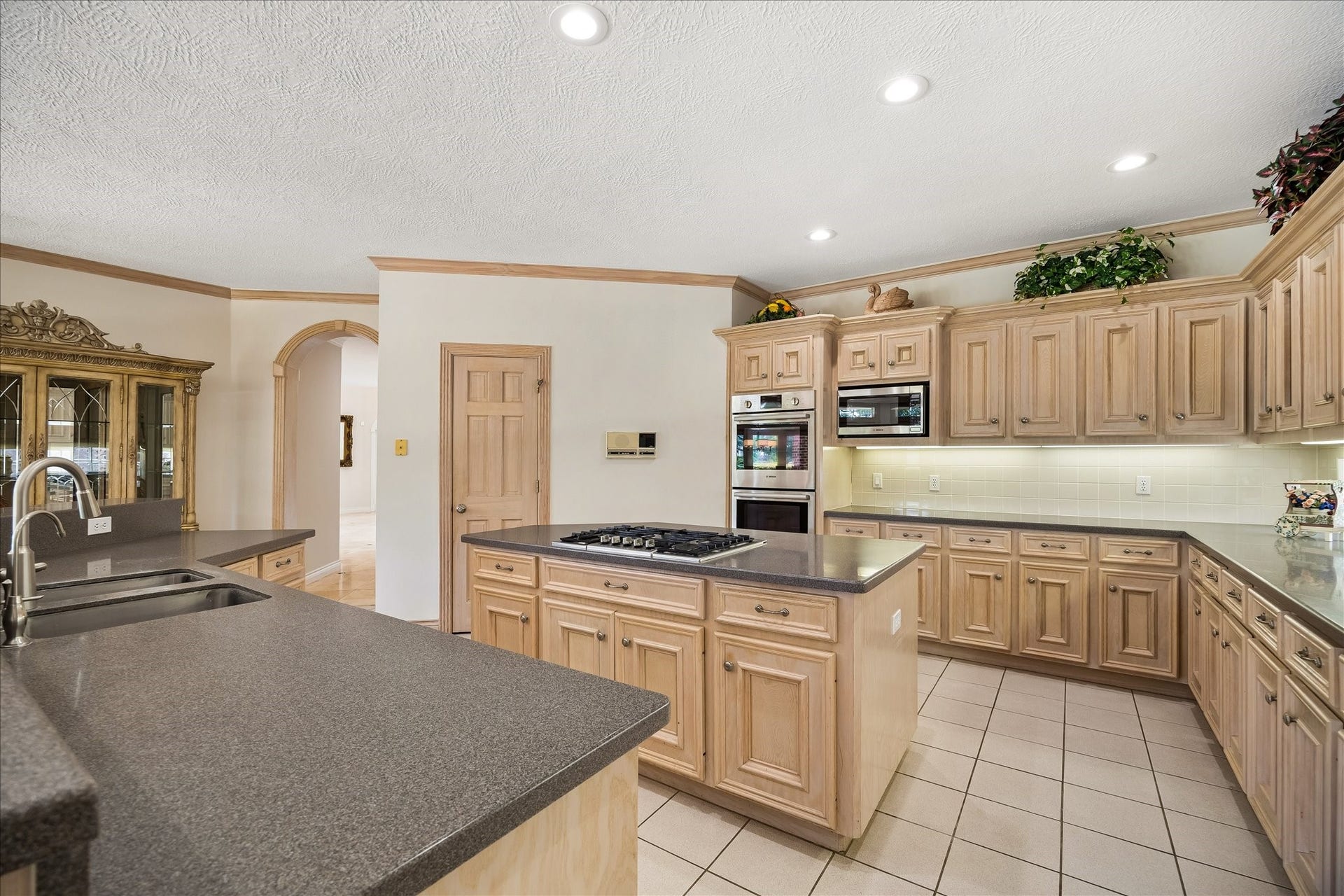 3319 Oakland Drive, Sugar Land, TX 77479 3319 Oakland Drive, Sugar Land, TX 77479