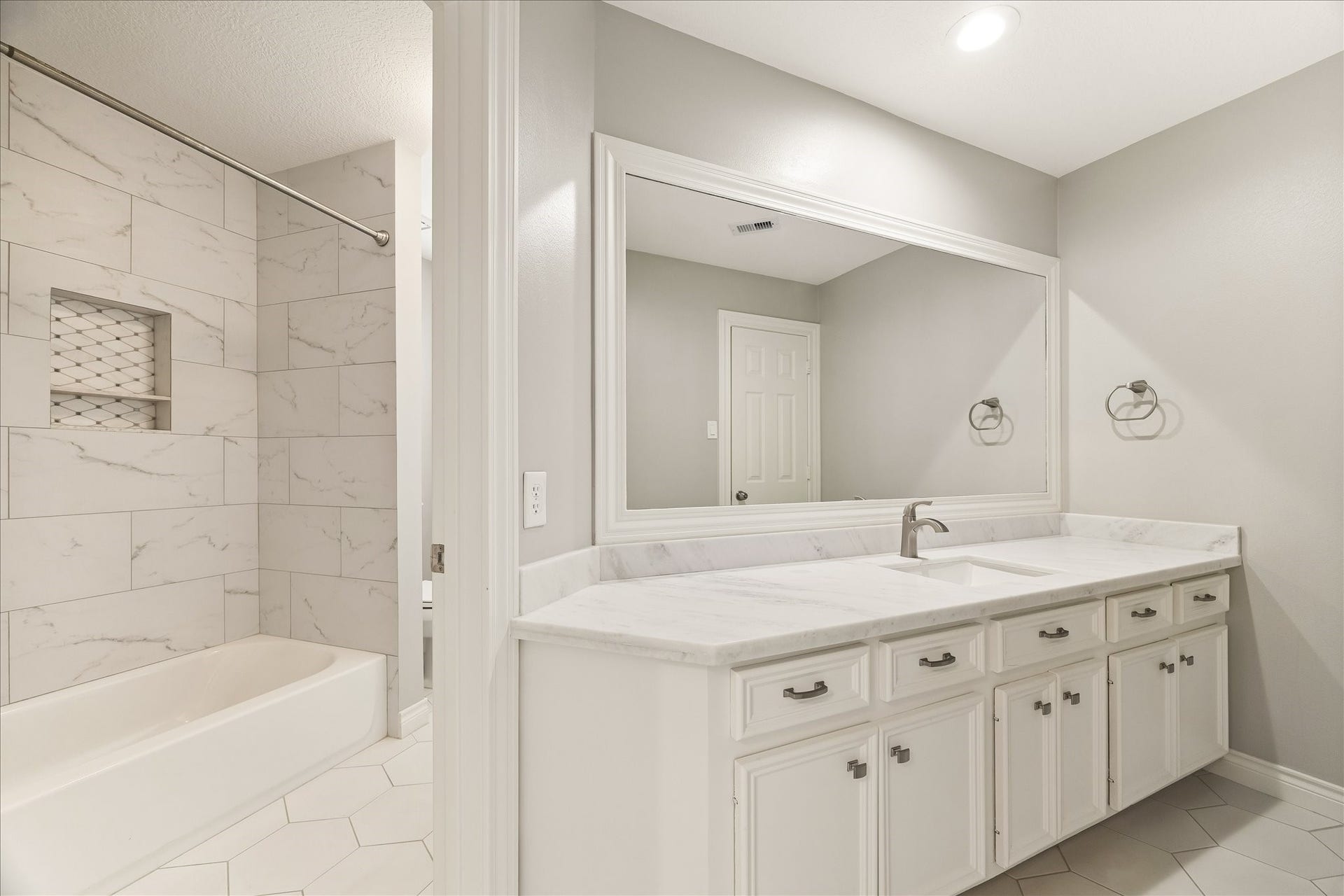 3319 Oakland Drive, Sugar Land, TX 77479 Fully remodeled hollywood bath with Dolomite marble countertops