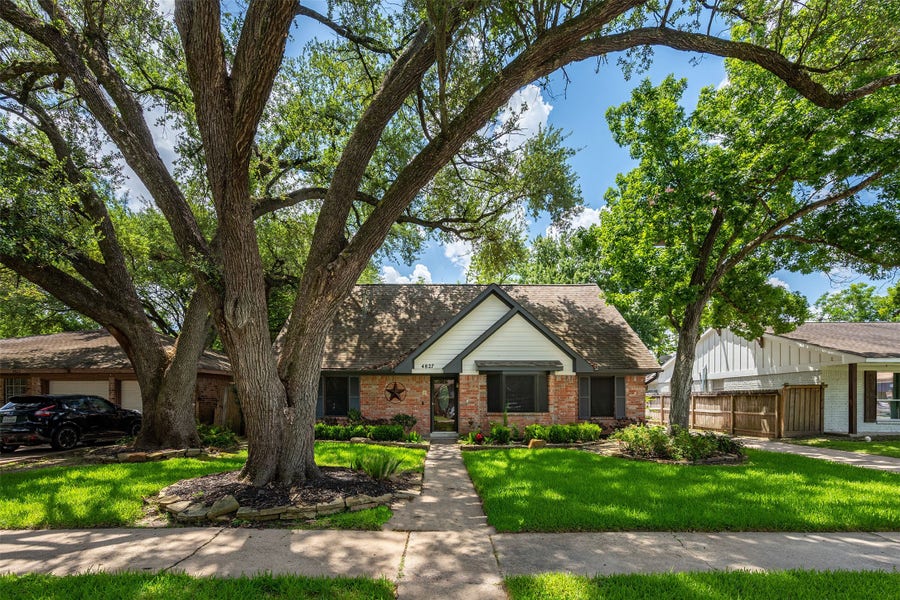 Property photo for 4827 Elmbrook Drive, Spring, TX