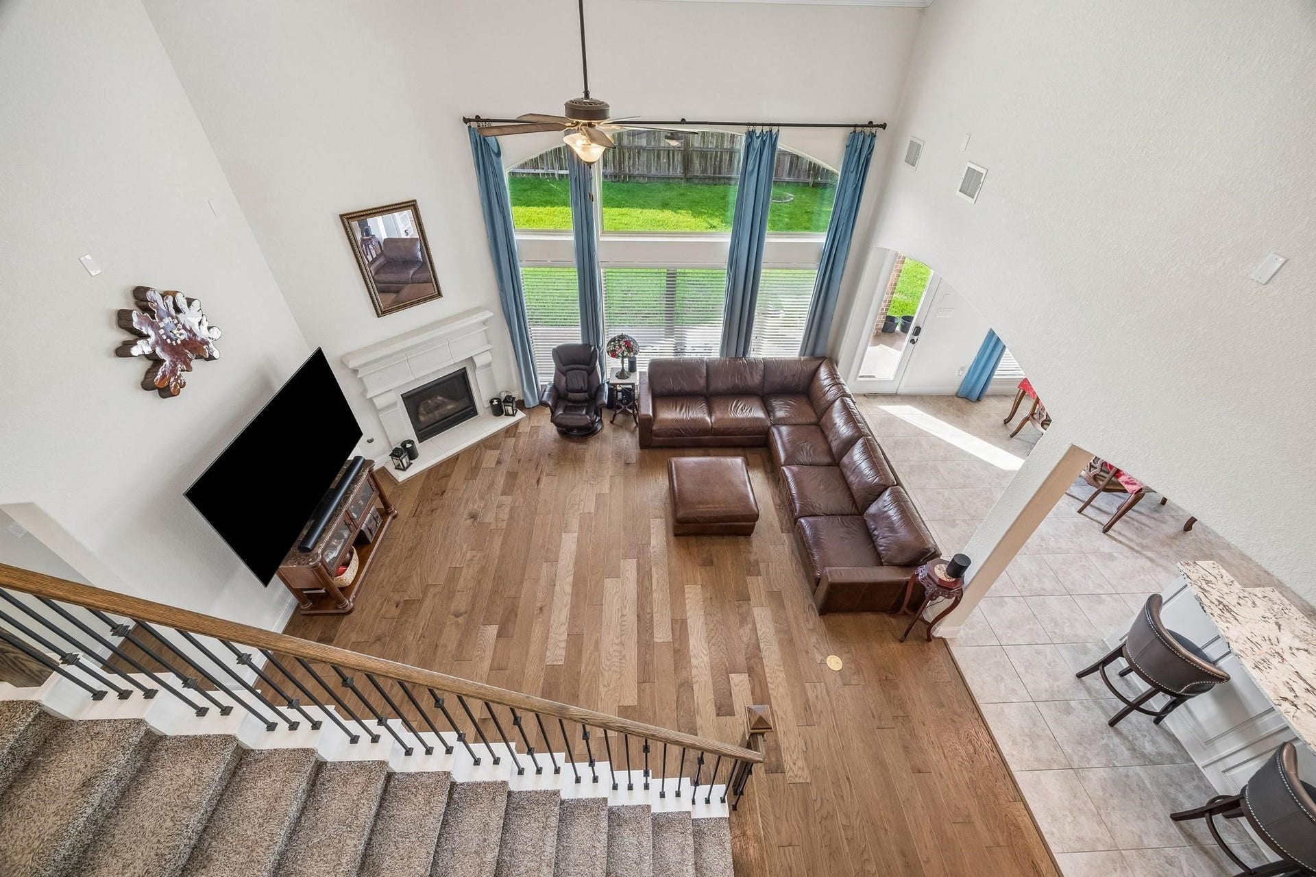 6031 Granite Shadow Lane, Porter, TX 77365 Grand staircase with overlook.