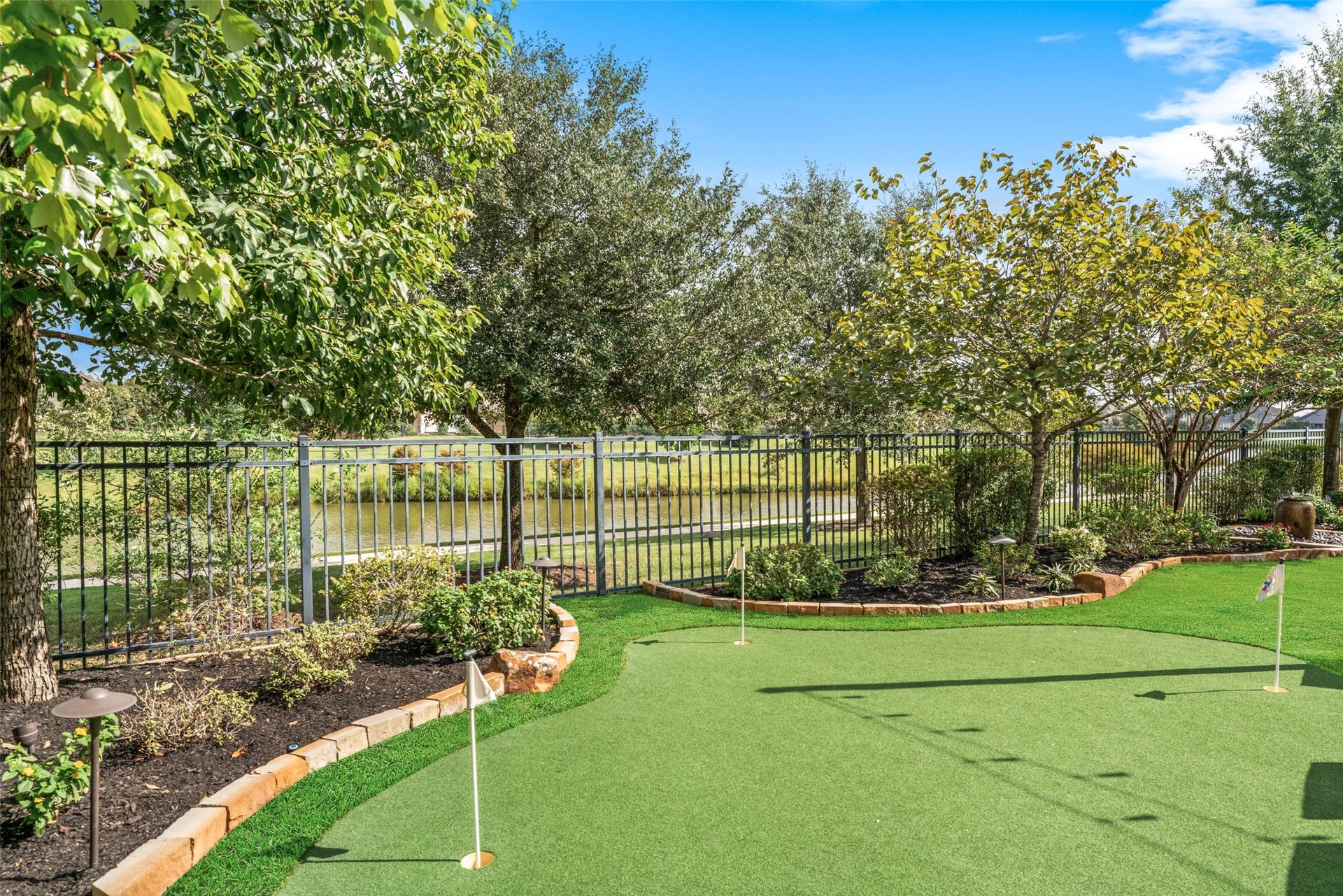 23926 Arcola Glen Lane, Katy, TX 77493 Enjoy the luxury of a private 4-hole putting green with a low-maintenance turf yard and gorgeous water views directly from your own backyard.