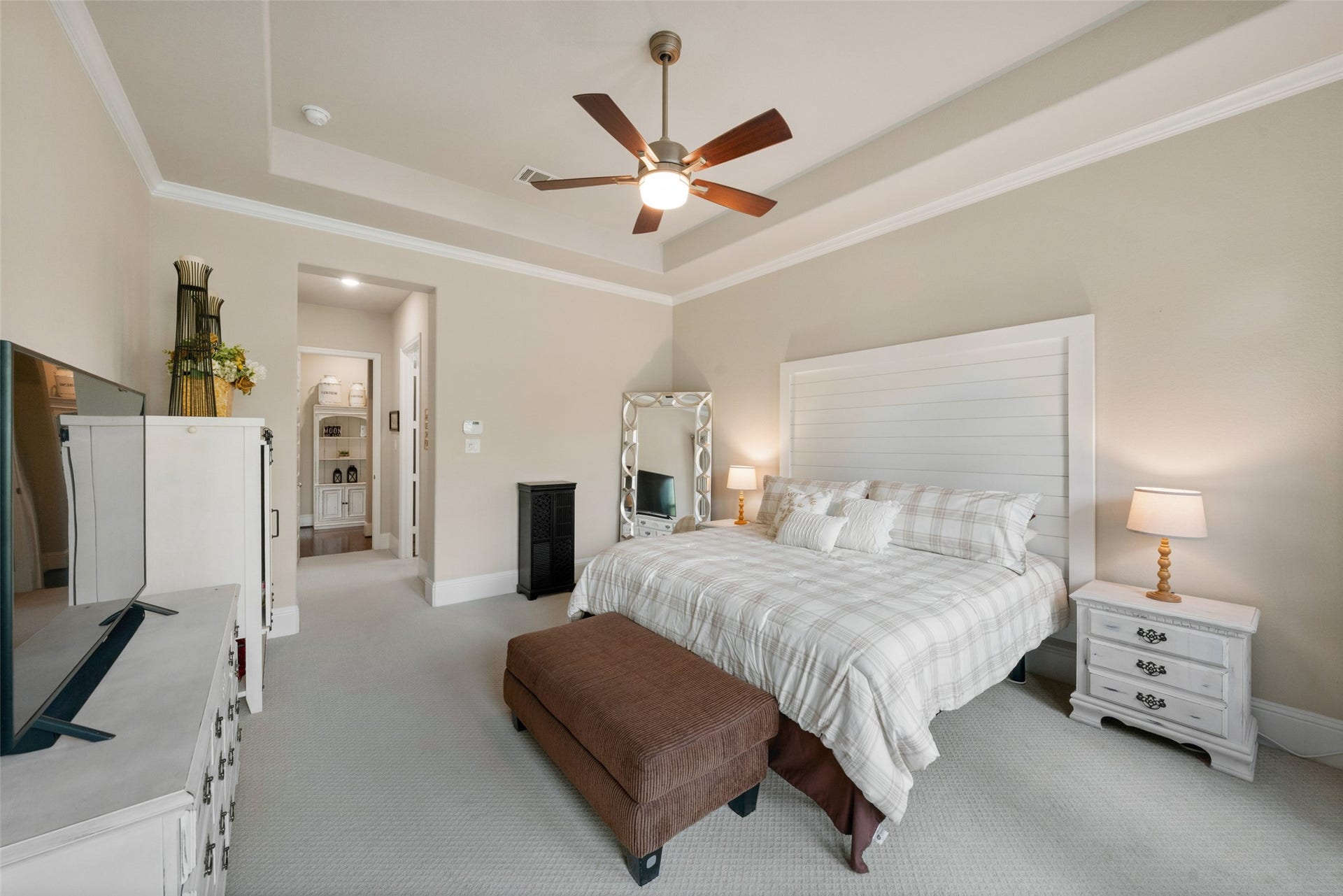 23926 Arcola Glen Lane, Katy, TX 77493 This inviting primary suite features an appealing, neutral color palette that creates an elegant and sophisticated atmosphere.