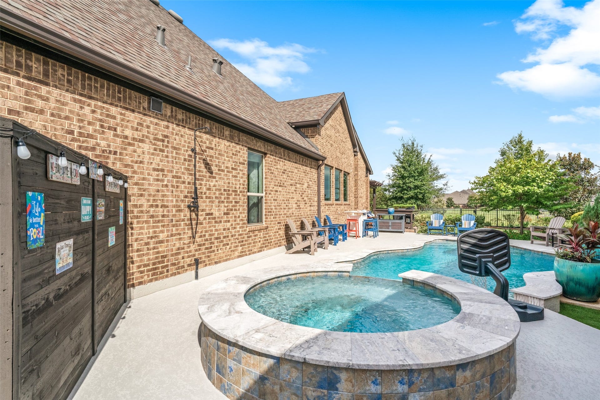 23926 Arcola Glen Lane, Katy, TX 77493 Spacious spa area designed for ultimate relaxation and rejuvenation.