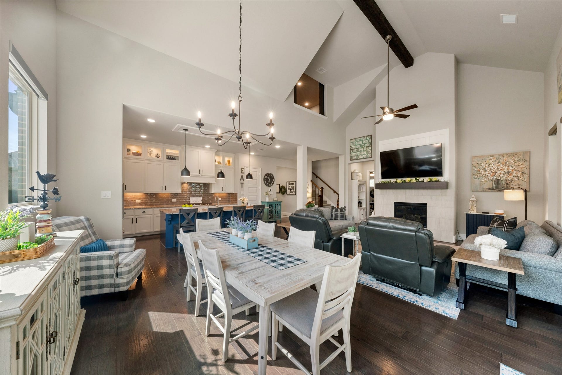 23926 Arcola Glen Lane, Katy, TX 77493 Experience seamless interaction and effortless connectivity in this open-concept floor plan, where the kitchen, living, and dining areas flow together to create the perfect space for family life and entertaining.