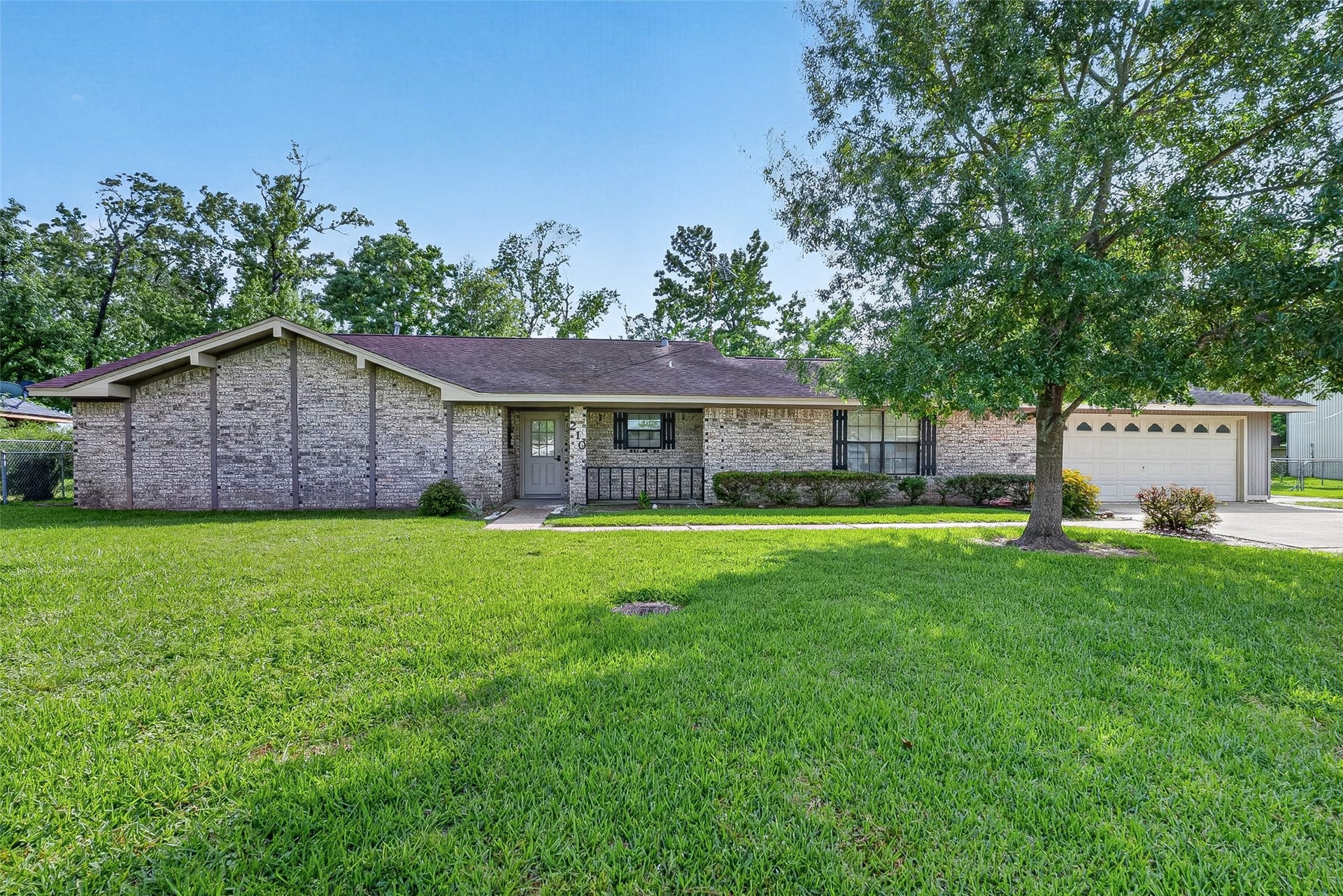 210 Woodhaven Street, Highlands, TX 77562 210 Woodhaven Street, Highlands, TX 77562