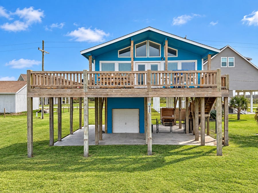 Property photo for 925 S Honeysuckle Drive, Crystal Beach, TX