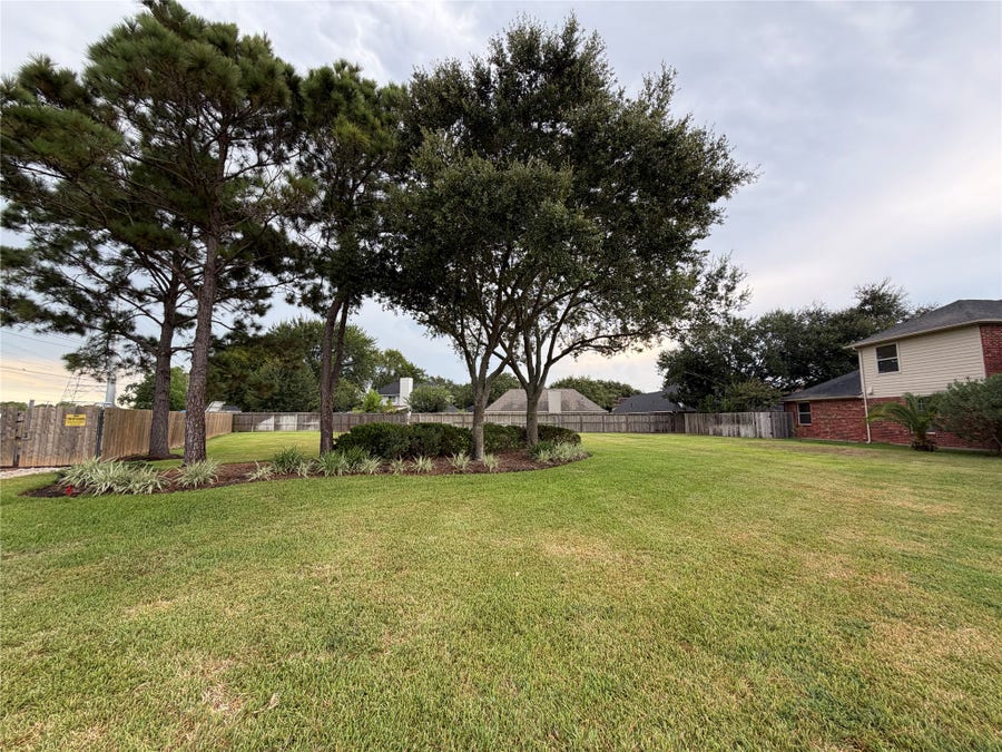 Property photo for 1212 Bay Area Boulevard, League City, TX