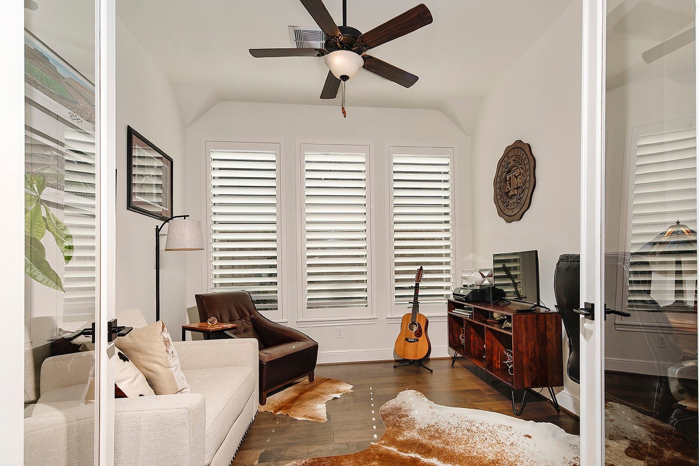 10135 Lehman Drive, Willis, TX 77318 This spacious study features a stunning wall of plantation shutters and elegant double glass doors, providing both beautiful natural light and complete privacy.