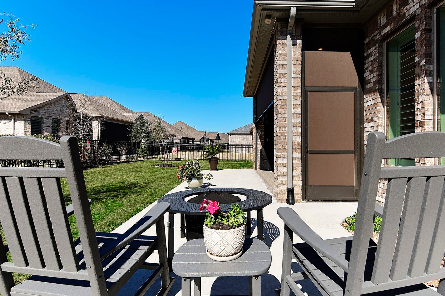10135 Lehman Drive, Willis, TX 77318 This lush lawn provides an ideal outdoor space perfect for children or pets to play.