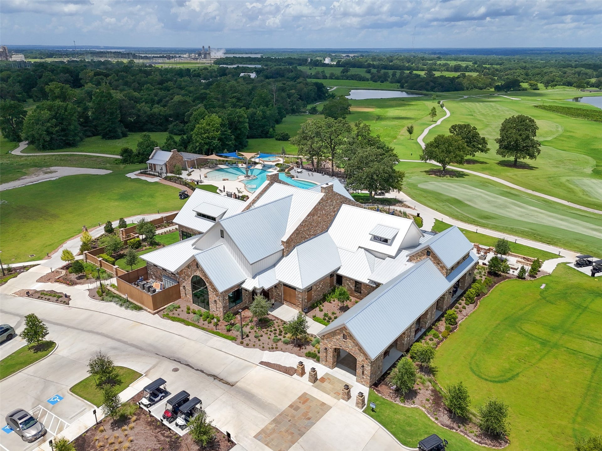 10135 Lehman Drive, Willis, TX 77318 The Summit amenity center features a cafe, fitness rooms, gameroom and more.
