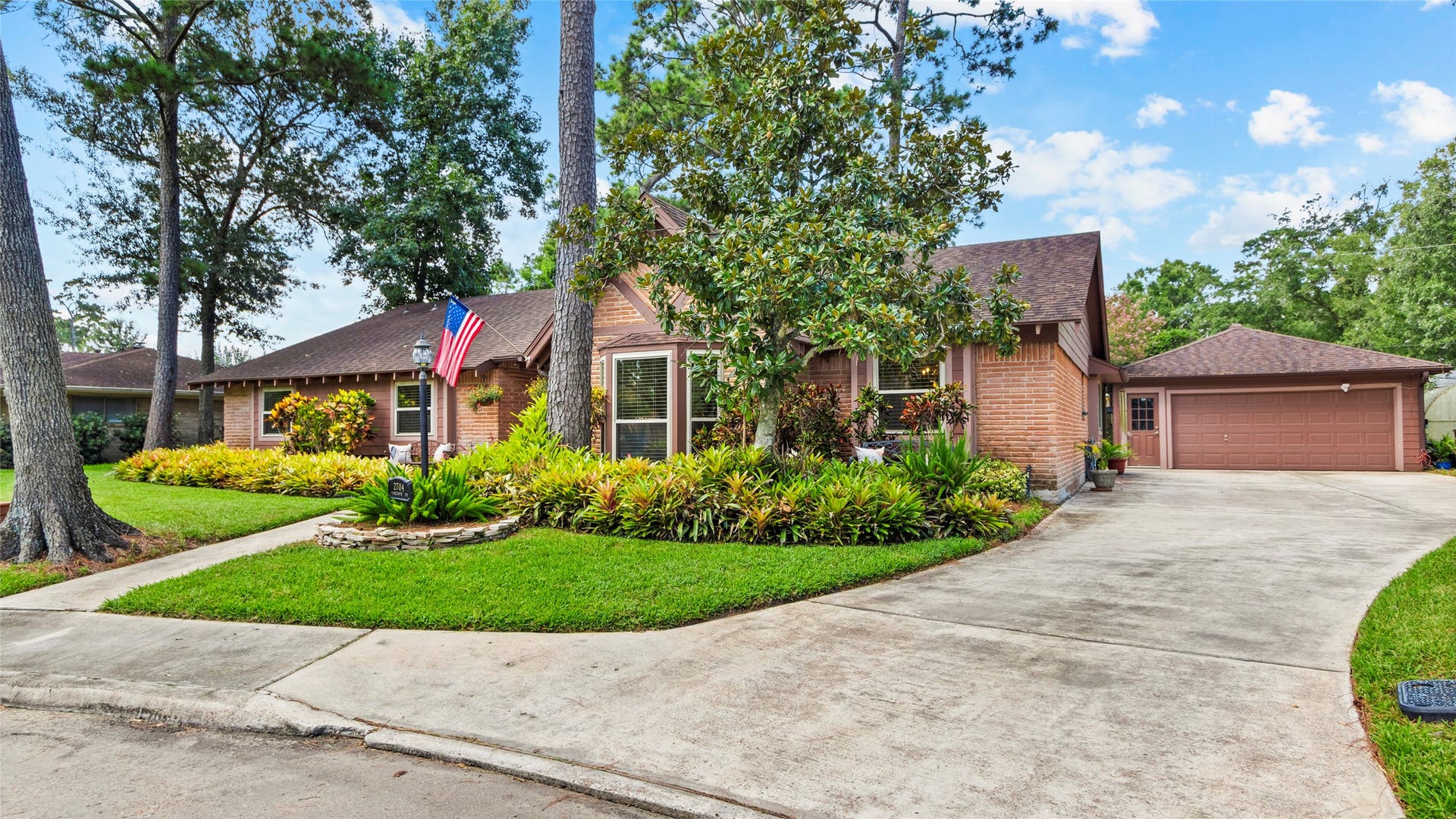 2704 Yorktown Drive, Dickinson, TX 77539 2704 Yorktown Drive, Dickinson, TX 77539