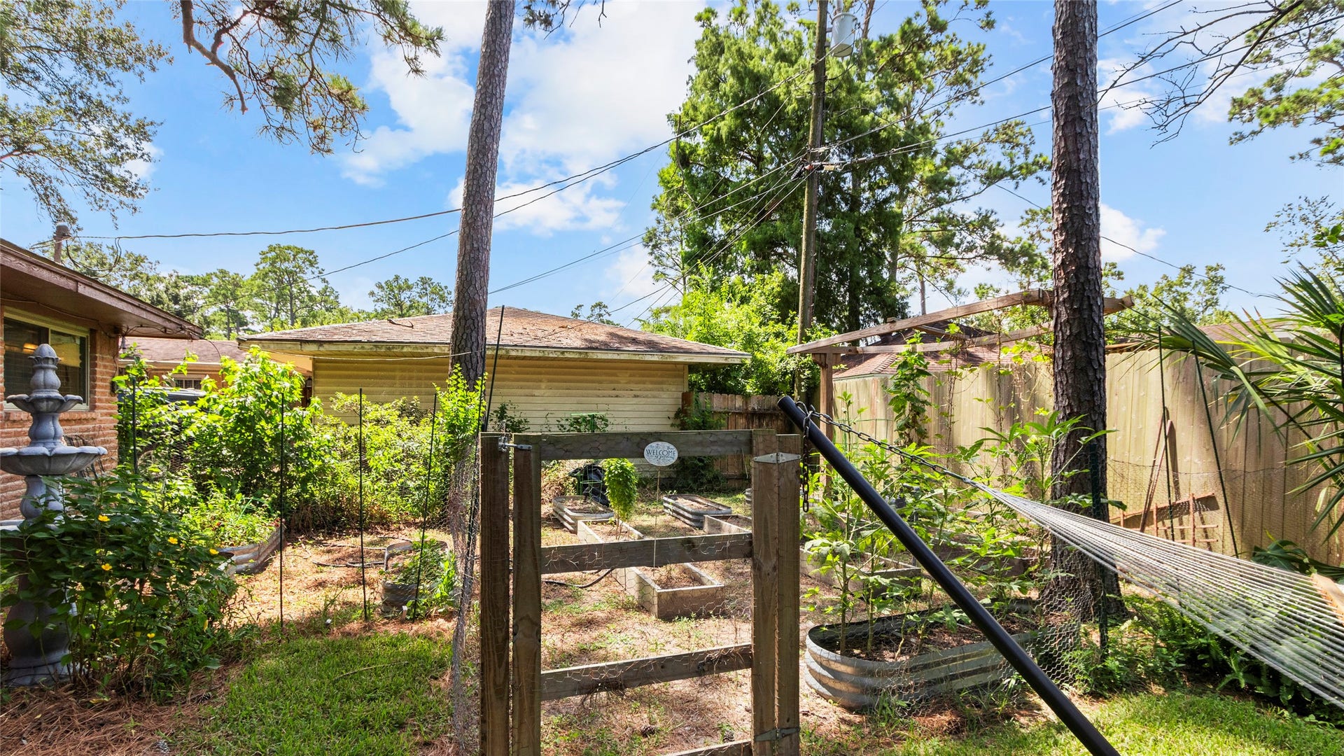 2704 Yorktown Drive, Dickinson, TX 77539 2704 Yorktown Drive, Dickinson, TX 77539