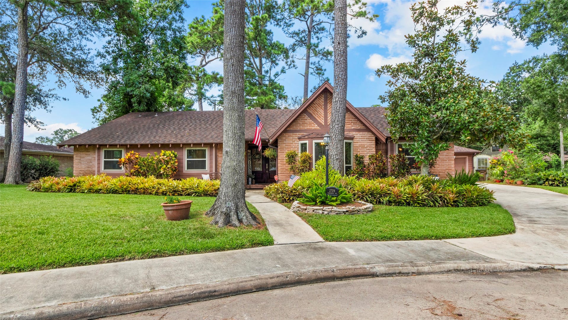 2704 Yorktown Drive, Dickinson, TX 77539 2704 Yorktown Drive, Dickinson, TX 77539