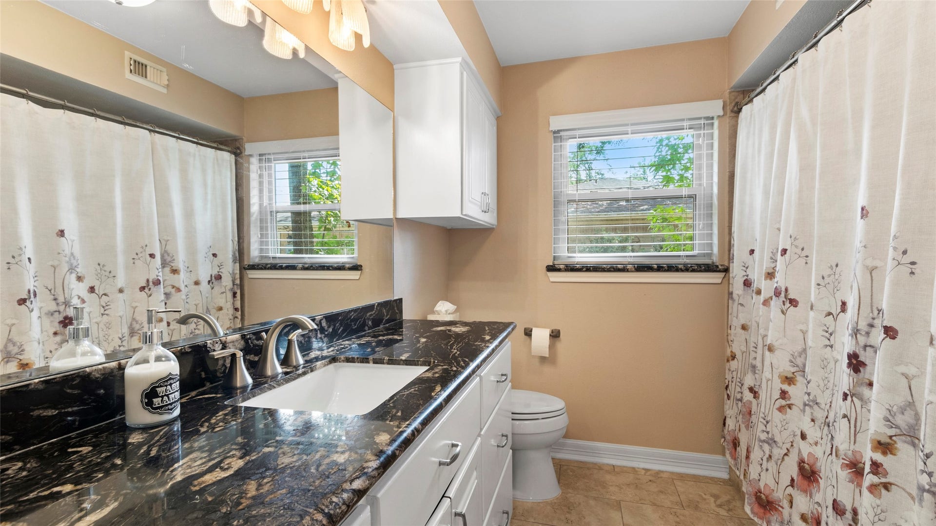 2704 Yorktown Drive, Dickinson, TX 77539 2704 Yorktown Drive, Dickinson, TX 77539