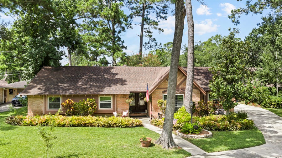 Property photo for 2704 Yorktown Drive, Dickinson, TX
