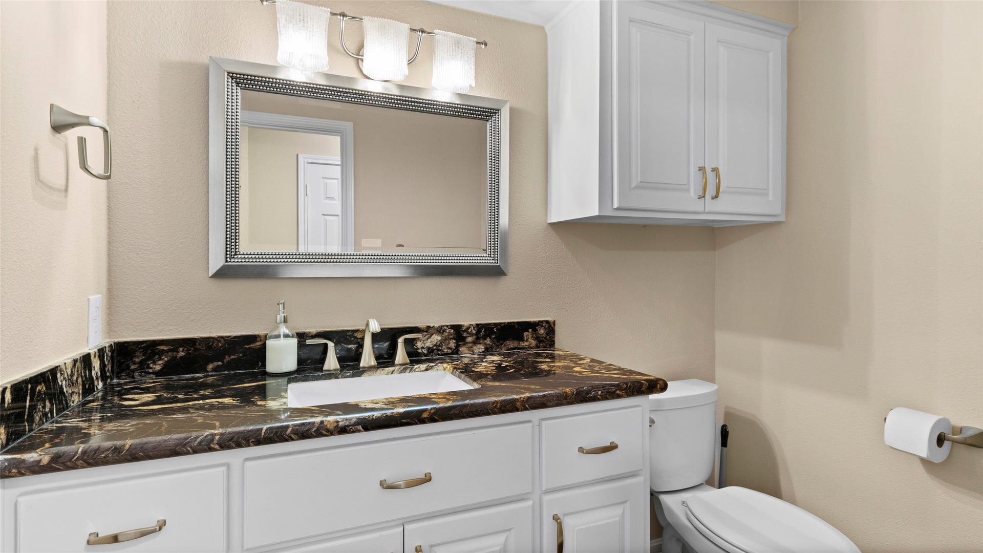 2704 Yorktown Drive, Dickinson, TX 77539 2704 Yorktown Drive, Dickinson, TX 77539