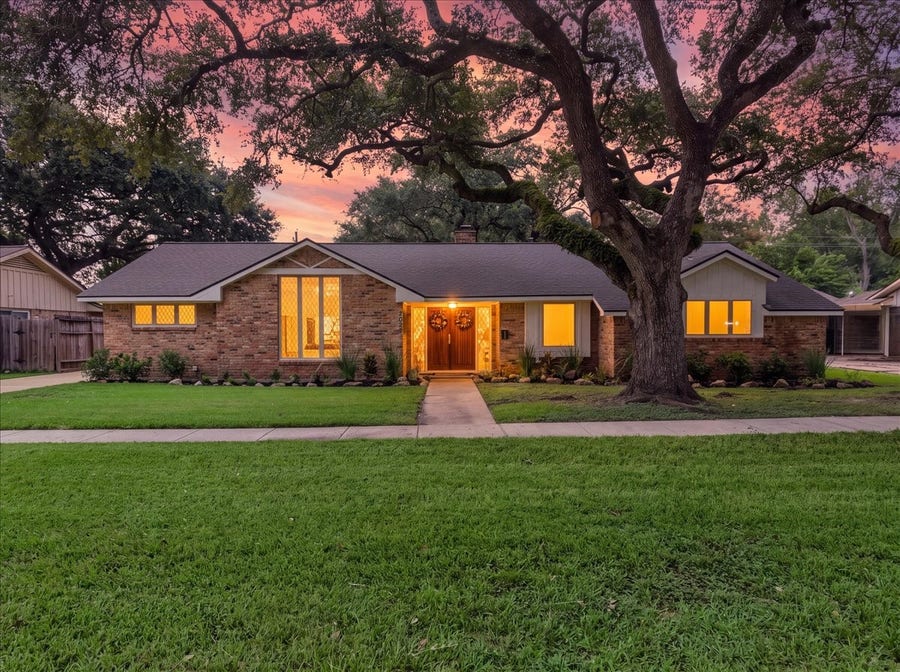 Property photo for 2022 Willow Wisp Drive, Seabrook, TX