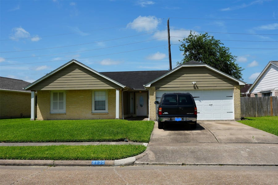Property photo for 2135 Squire Dobbins Dr Drive, Sugar Land, TX