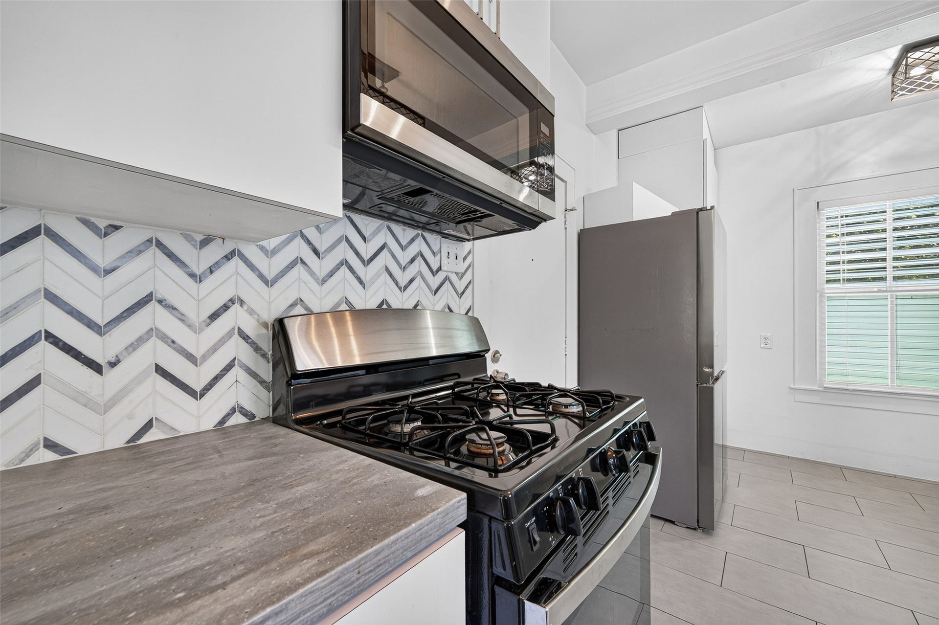 4807 Avenue P 1/2, Galveston, TX 77551 KITCHEN