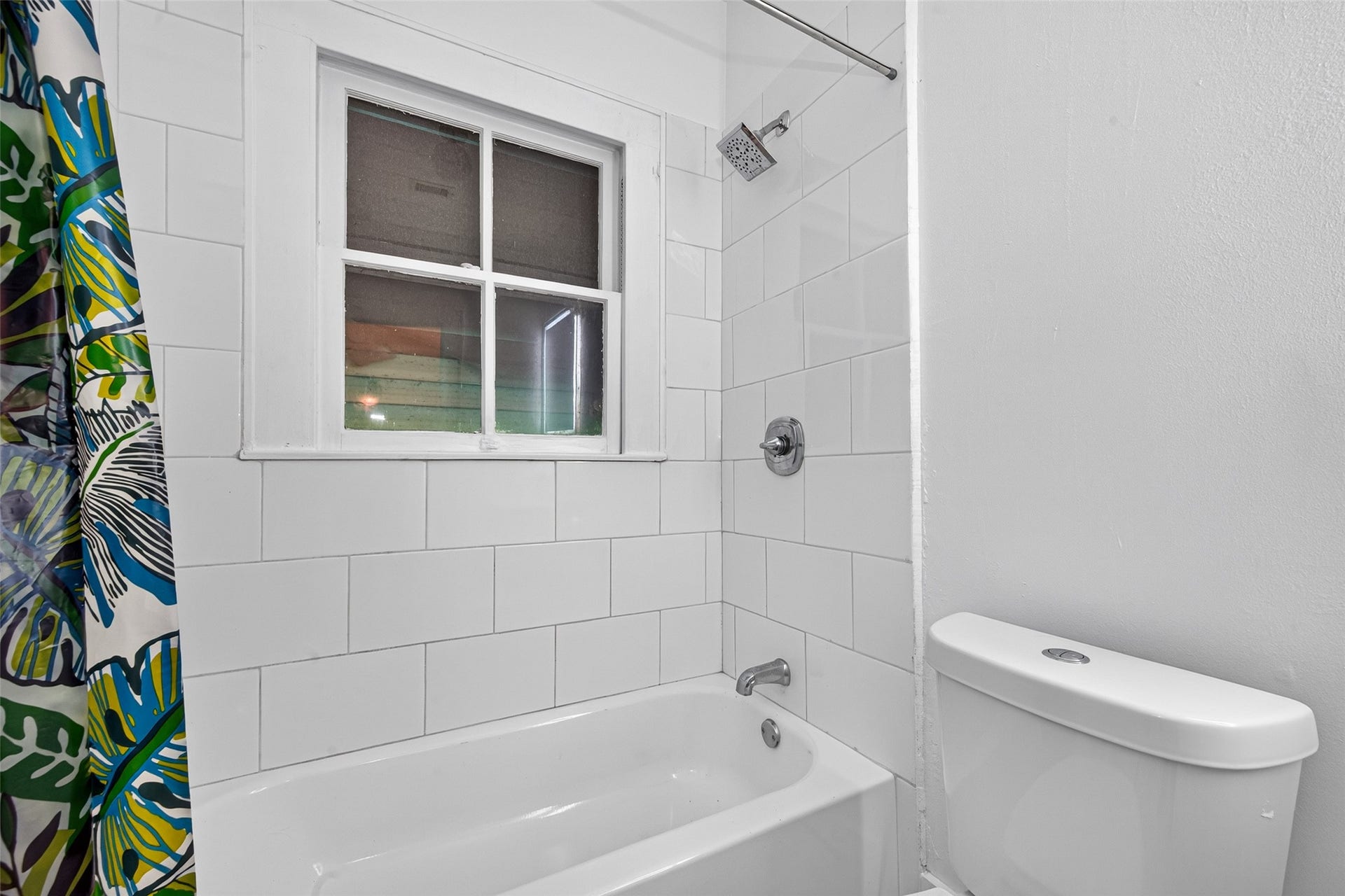 4807 Avenue P 1/2, Galveston, TX 77551 UPDATED BATHROOM WITH FULL SIZED TUB