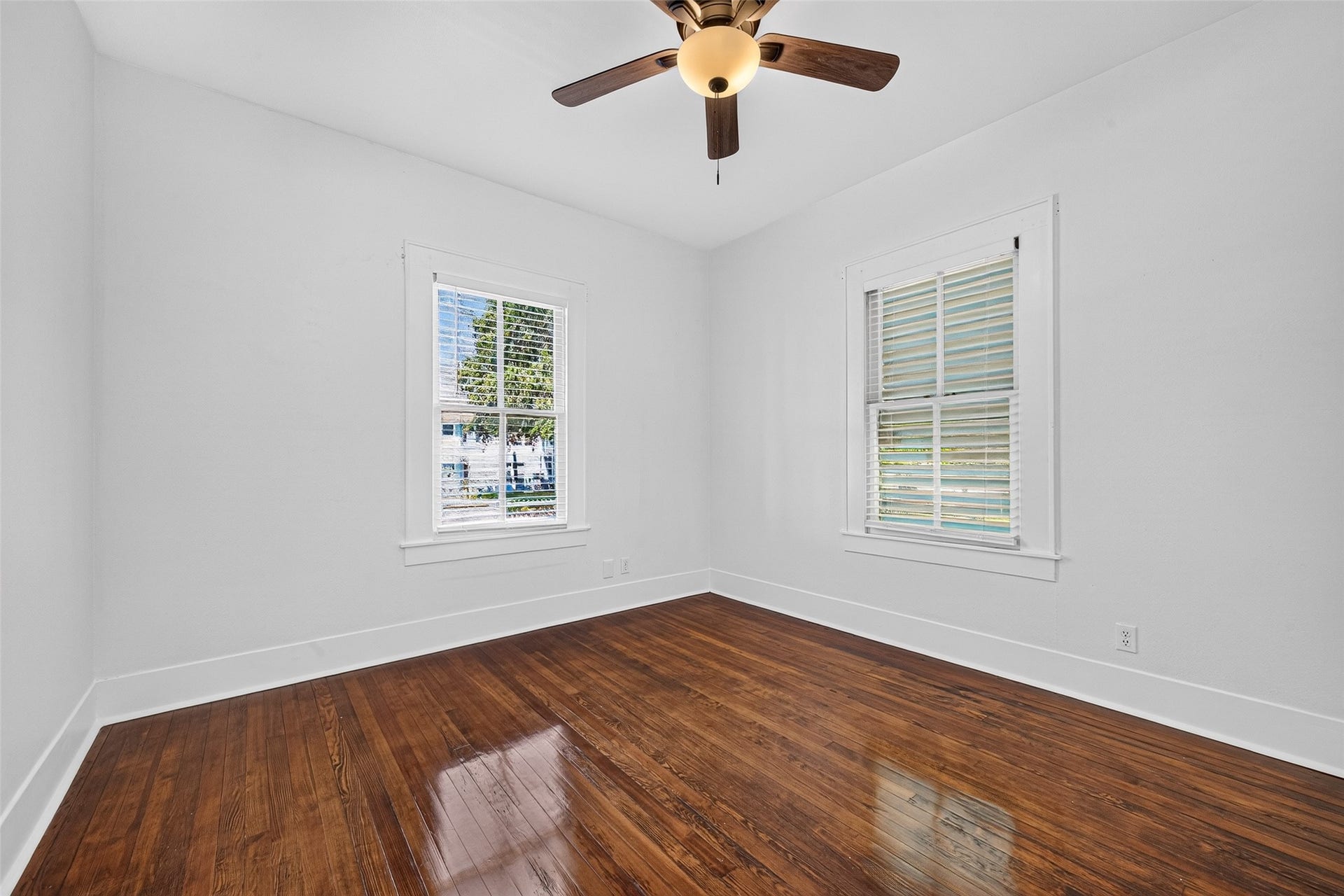 4807 Avenue P 1/2, Galveston, TX 77551 FRONT BEDROOM, LOTS OF NATURAL LIGHT! GORGEOUS HARDWOOD FLOORS! HAS FULL SIZED NEW CLOSET