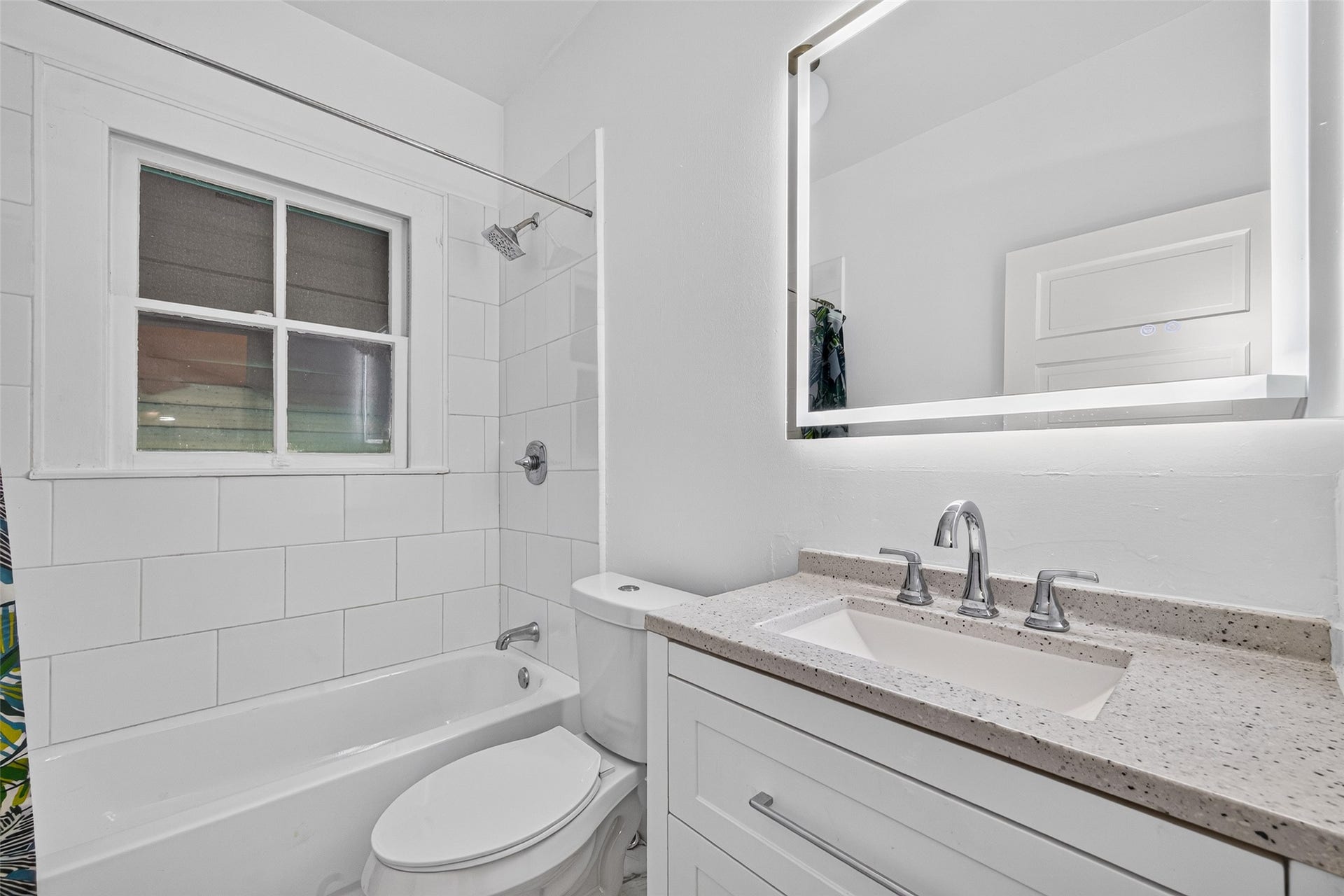 4807 Avenue P 1/2, Galveston, TX 77551 UPDATED BATHROOM (2022), FULL SIZED TUB