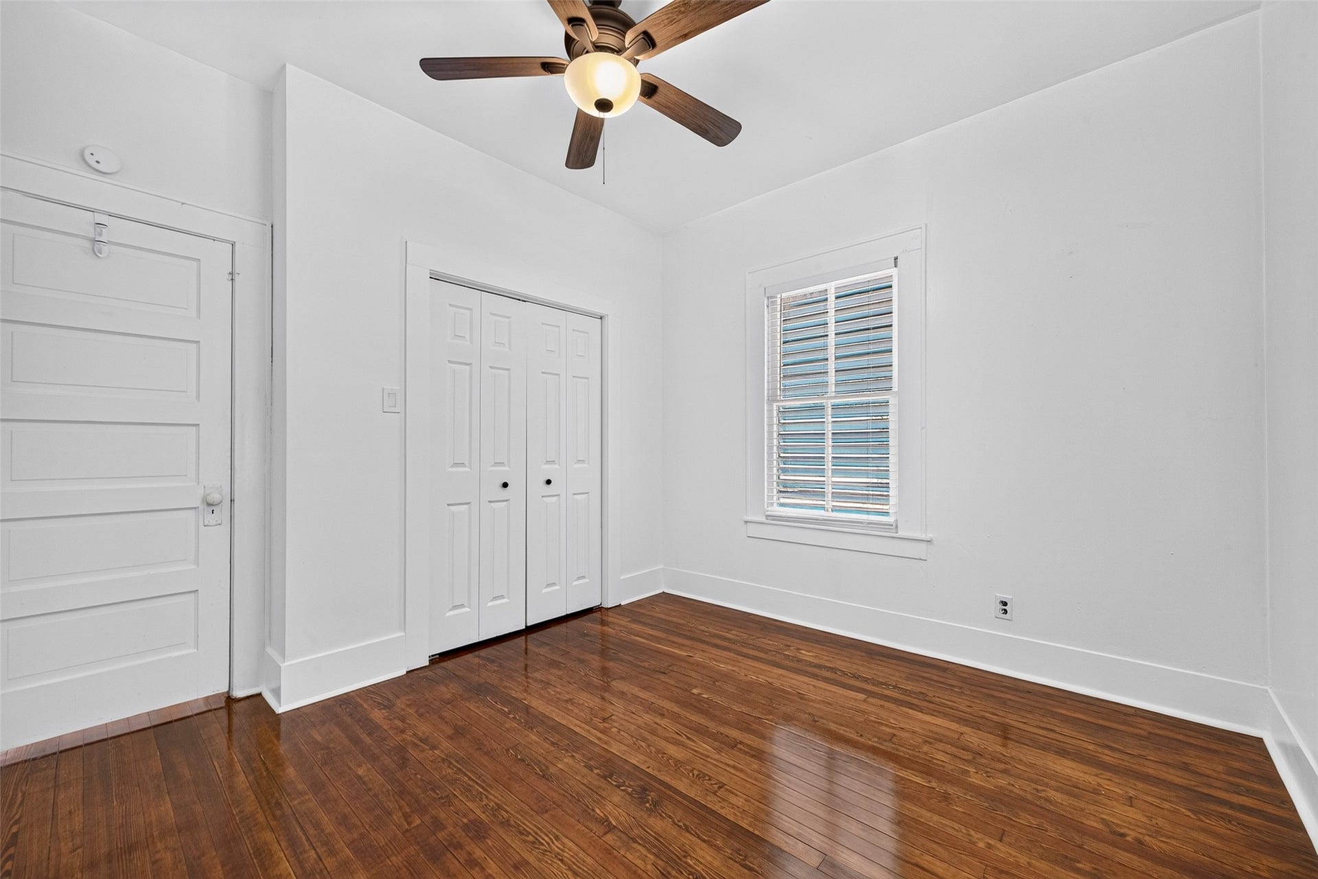 4807 Avenue P 1/2, Galveston, TX 77551 BACK BEDROOM WITH FULL SIZED, NEW CLOSET!