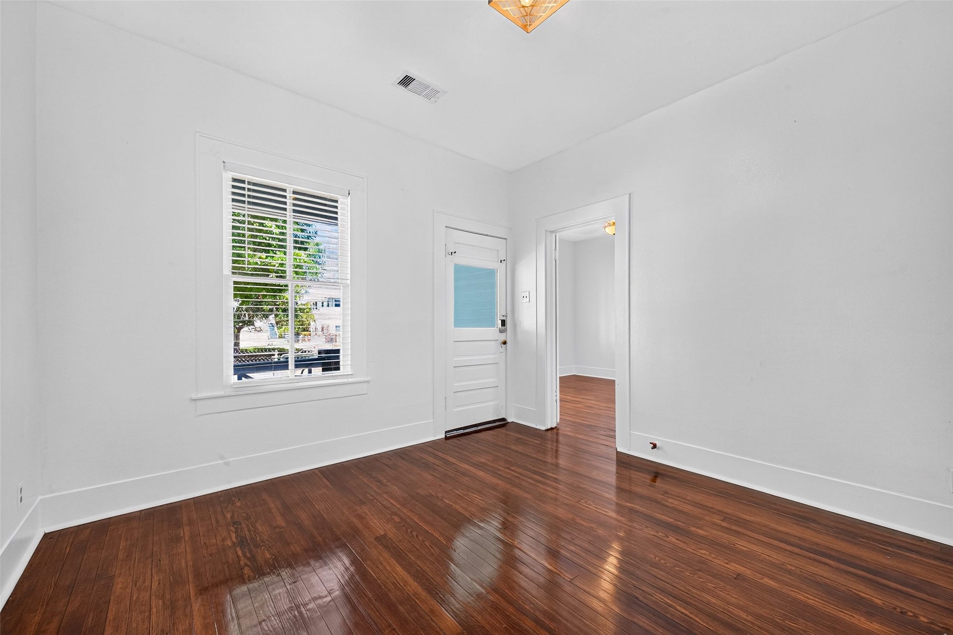 4807 Avenue P 1/2, Galveston, TX 77551 LIVING ROOM LOOKING TOWARD FRONT PORCH/FRONT BEDROOM. GORGEOUS HARDWOOD FLOORS! LOTS OF NATURAL LIGHT