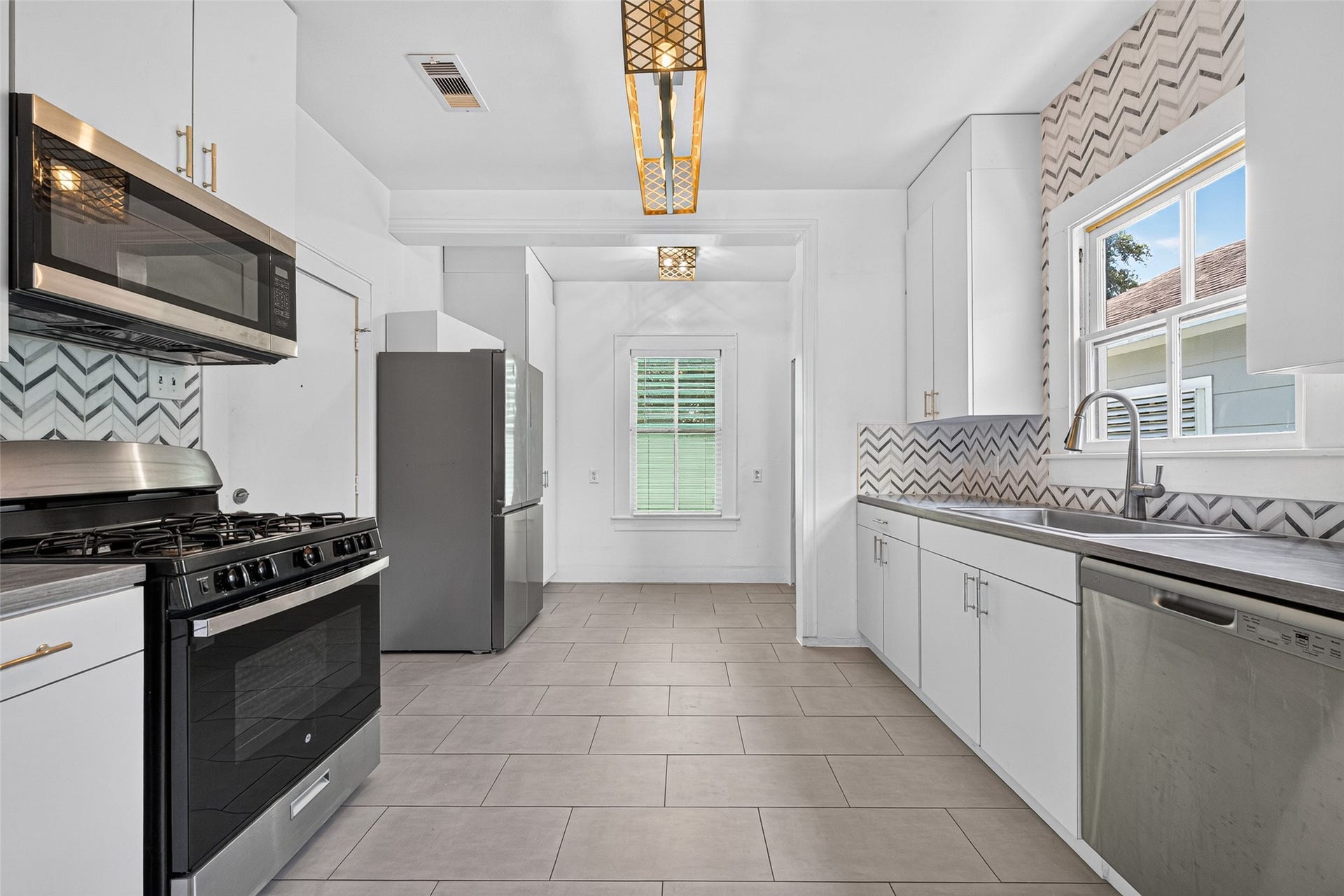 4807 Avenue P 1/2, Galveston, TX 77551 KITCHEN