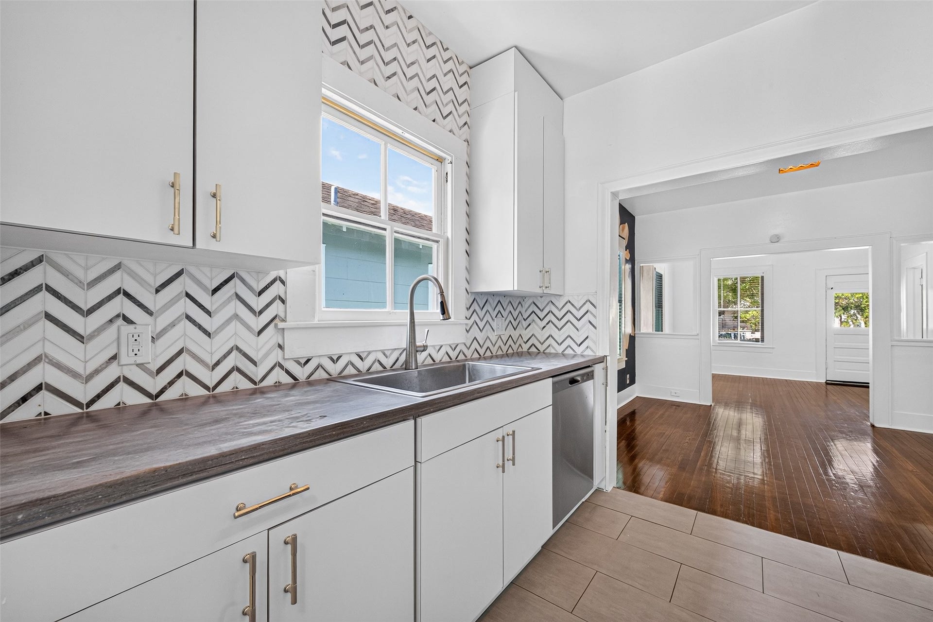 4807 Avenue P 1/2, Galveston, TX 77551 KITCHEN- DEEP SINK, CORIAN COUNTER TOPS, MOSAIC BACKSPLASH, NEW DISHWASHER AND PULLS, LOTS OF NATURAL LIGHT