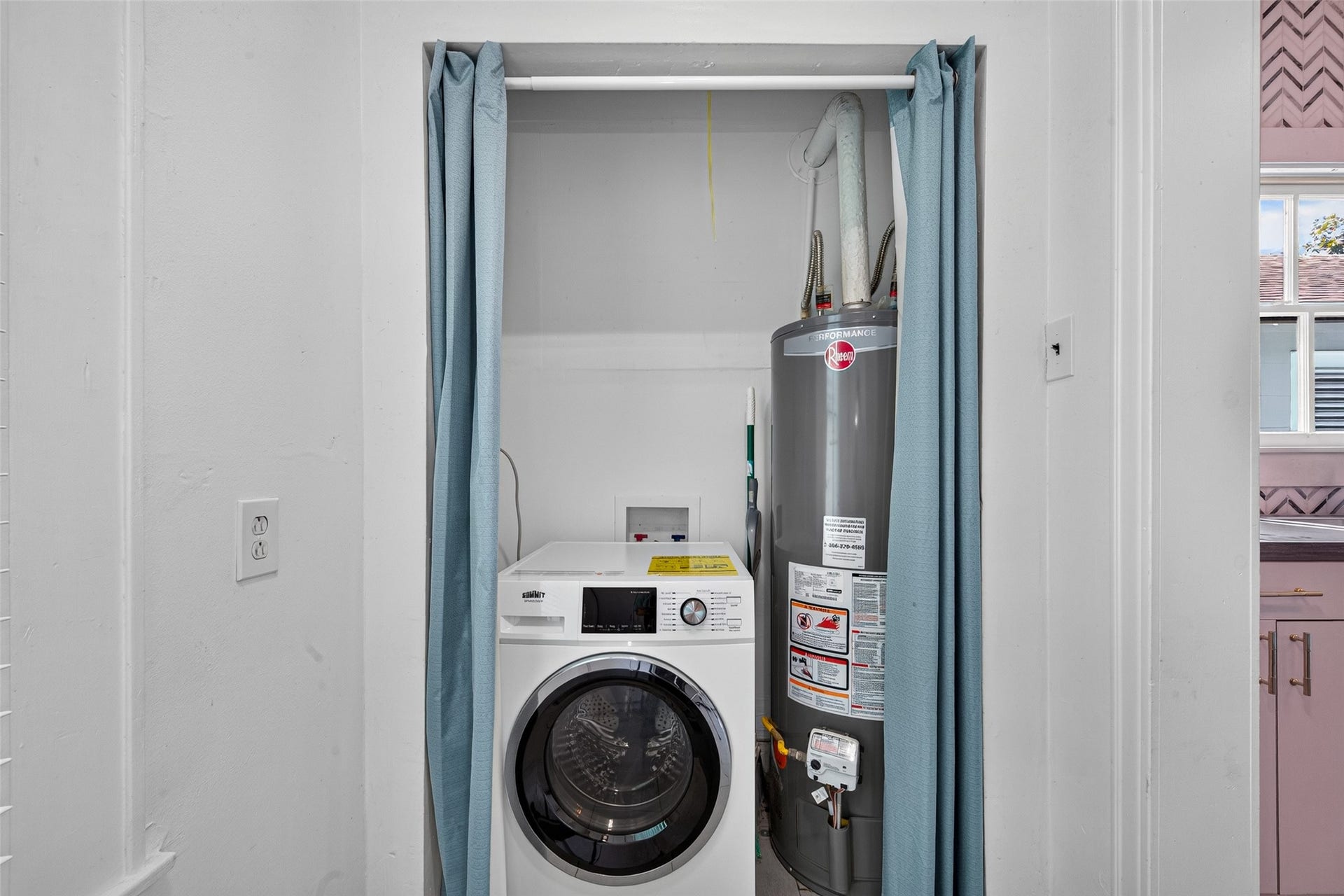 4807 Avenue P 1/2, Galveston, TX 77551 COMBO WASHER/DRYER UNIT- DOES IT ALL!