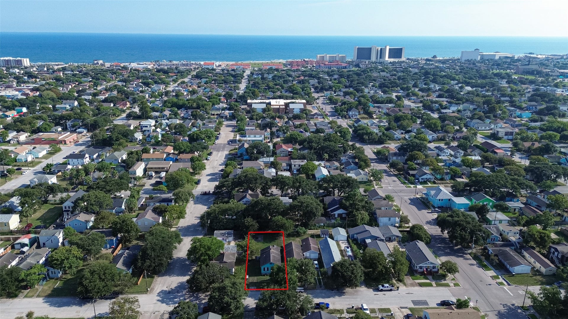 4807 Avenue P 1/2, Galveston, TX 77551 ISLAND LIFE!