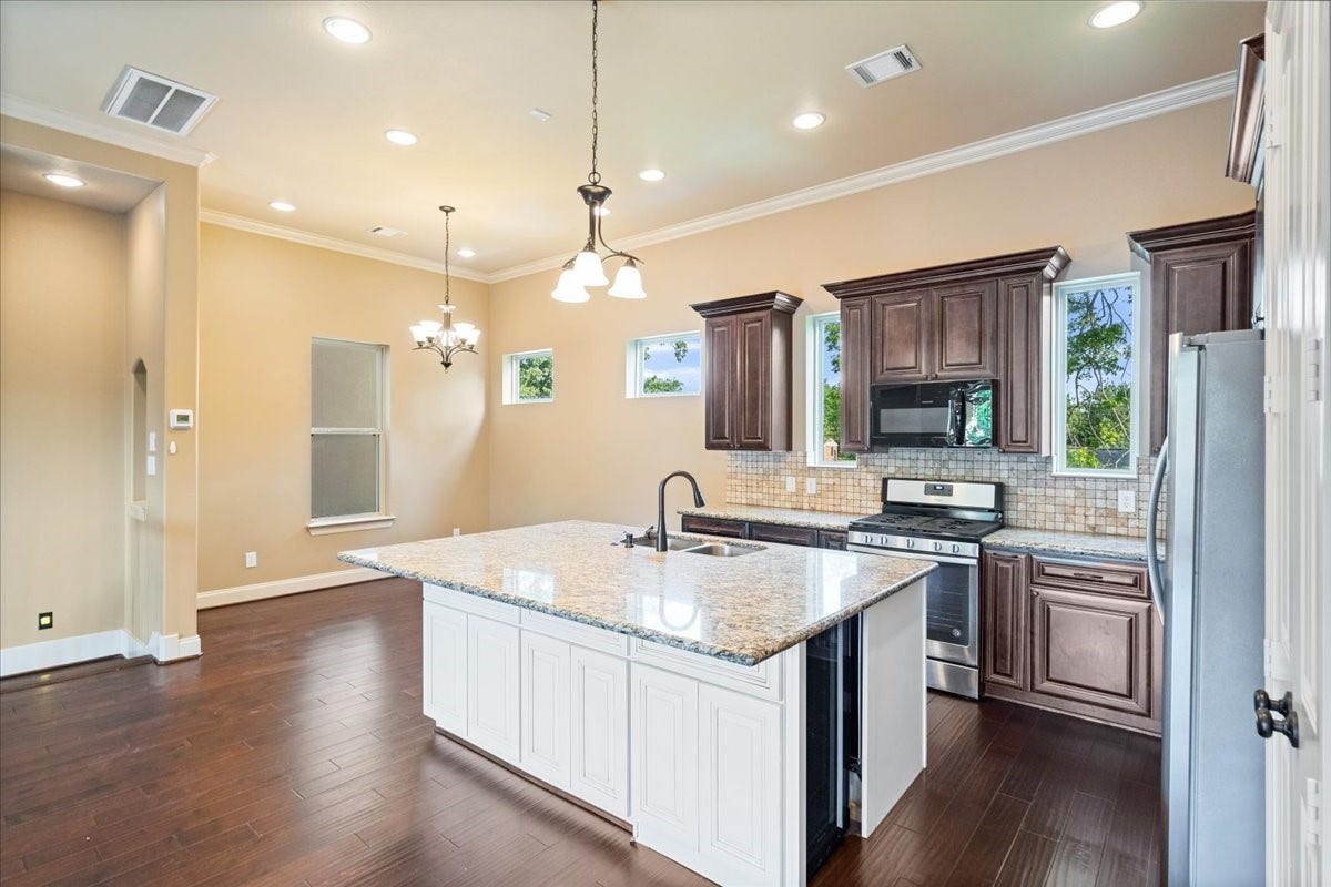 1518 Amundsen Street, Houston, TX 77009 1518 Amundsen Street, Houston, TX 77009
