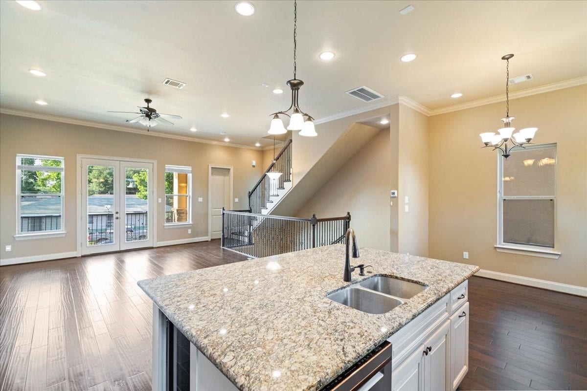 1518 Amundsen Street, Houston, TX 77009 1518 Amundsen Street, Houston, TX 77009
