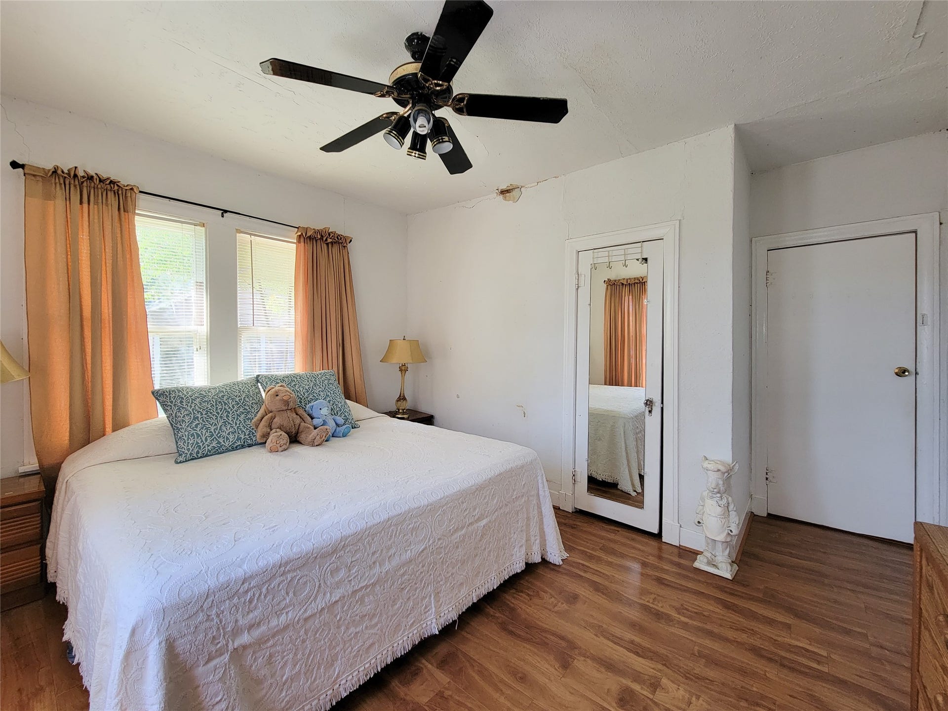 1574 Godwin Street, Houston, TX 77023 1574 Godwin Street, Houston, TX 77023